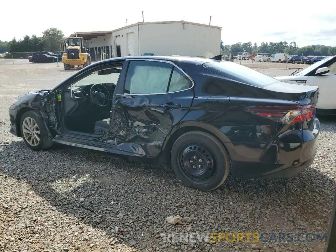 2 fotografías del automóvil dañado 4T1C11AK5PU743459 TOYOTA CAMRY 2023