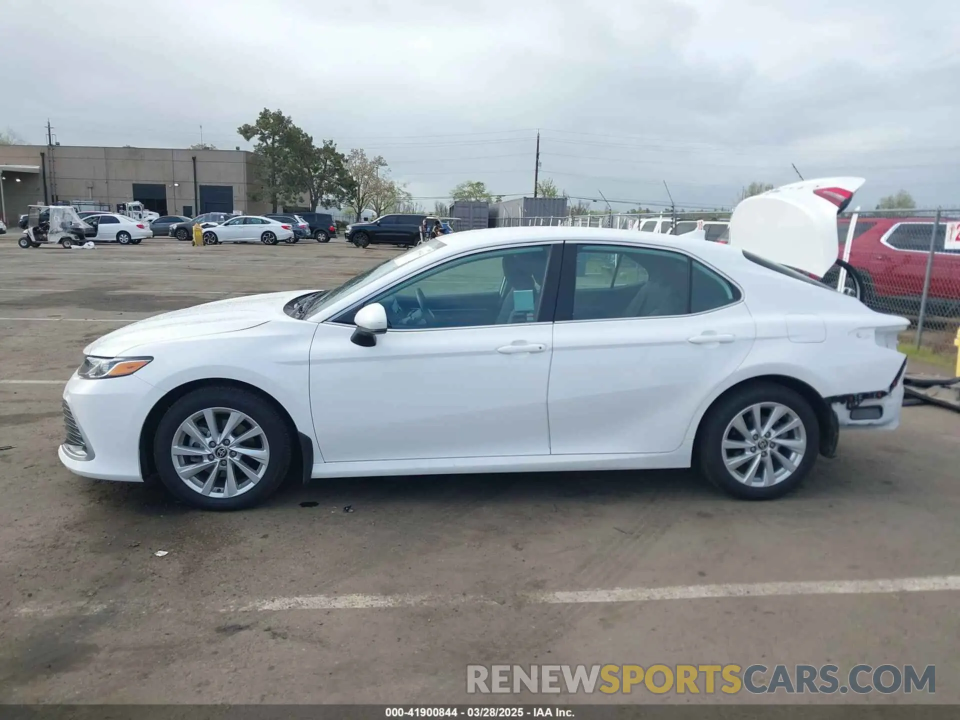 15 fotografías del automóvil dañado 4T1C11AK5PU809668 TOYOTA CAMRY 2023