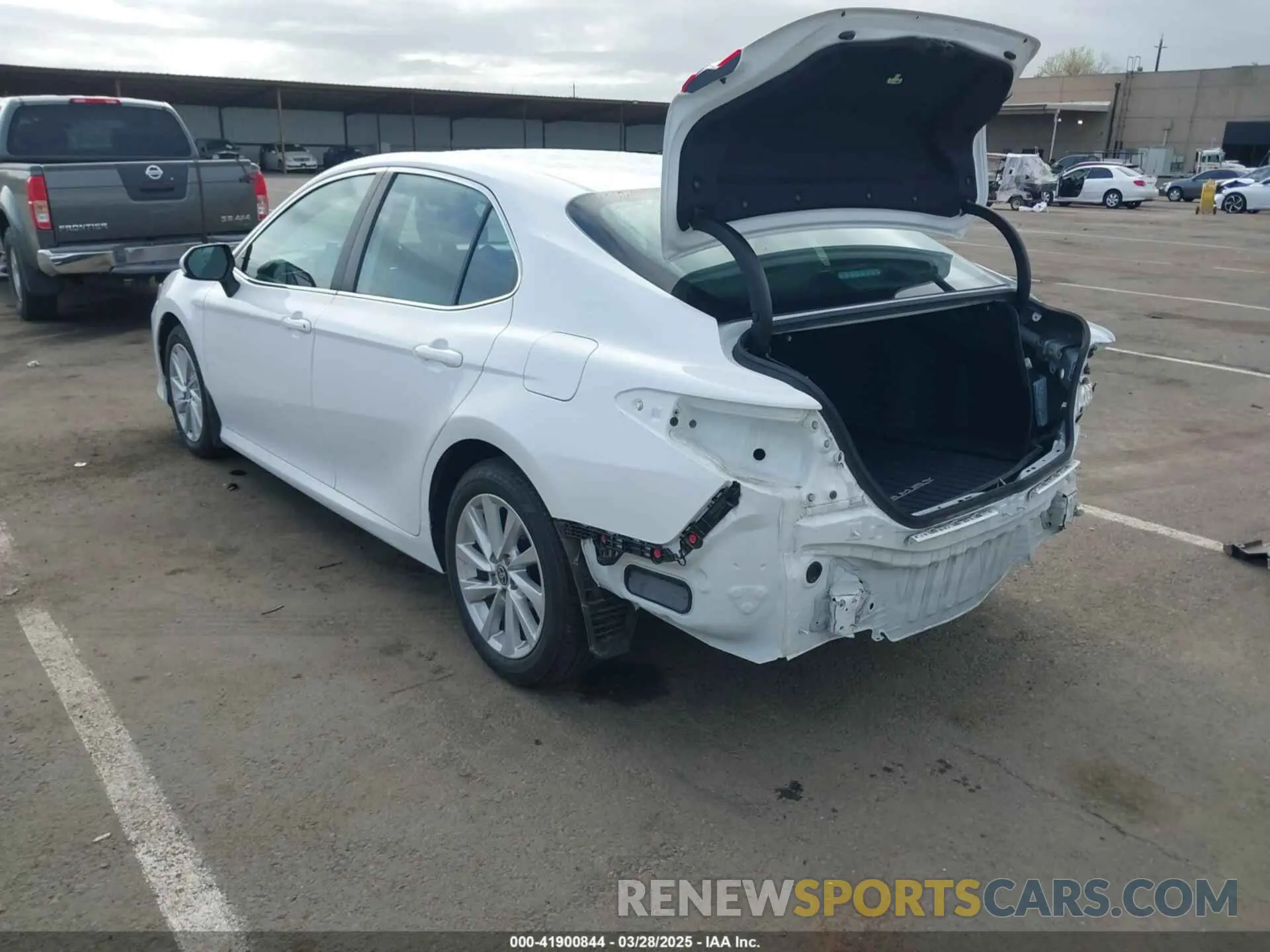 3 fotografías del automóvil dañado 4T1C11AK5PU809668 TOYOTA CAMRY 2023