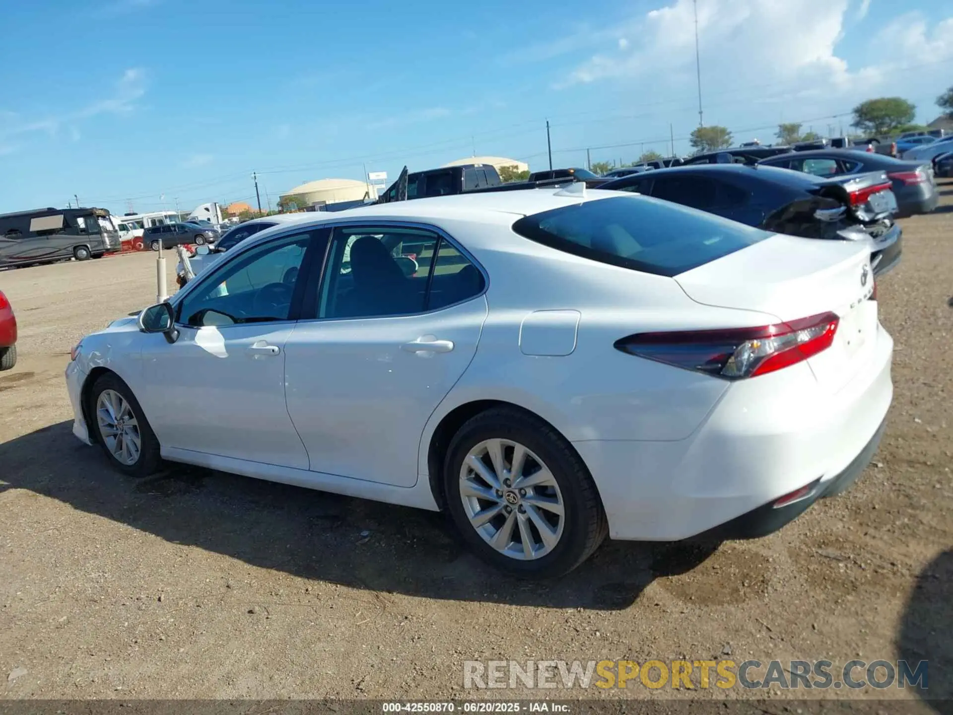 14 fotografías del automóvil dañado 4T1C11AK6PU141475 TOYOTA CAMRY 2023