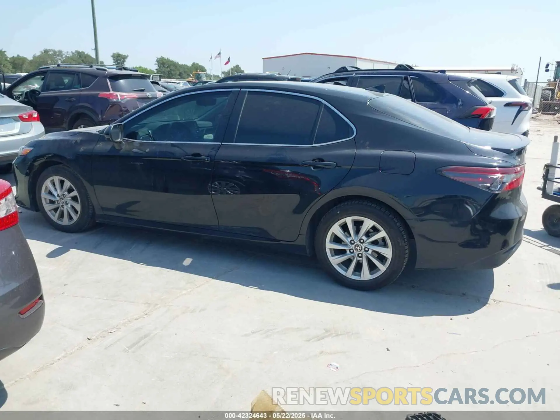 14 fotografías del automóvil dañado 4T1C11AK6PU786160 TOYOTA CAMRY 2023
