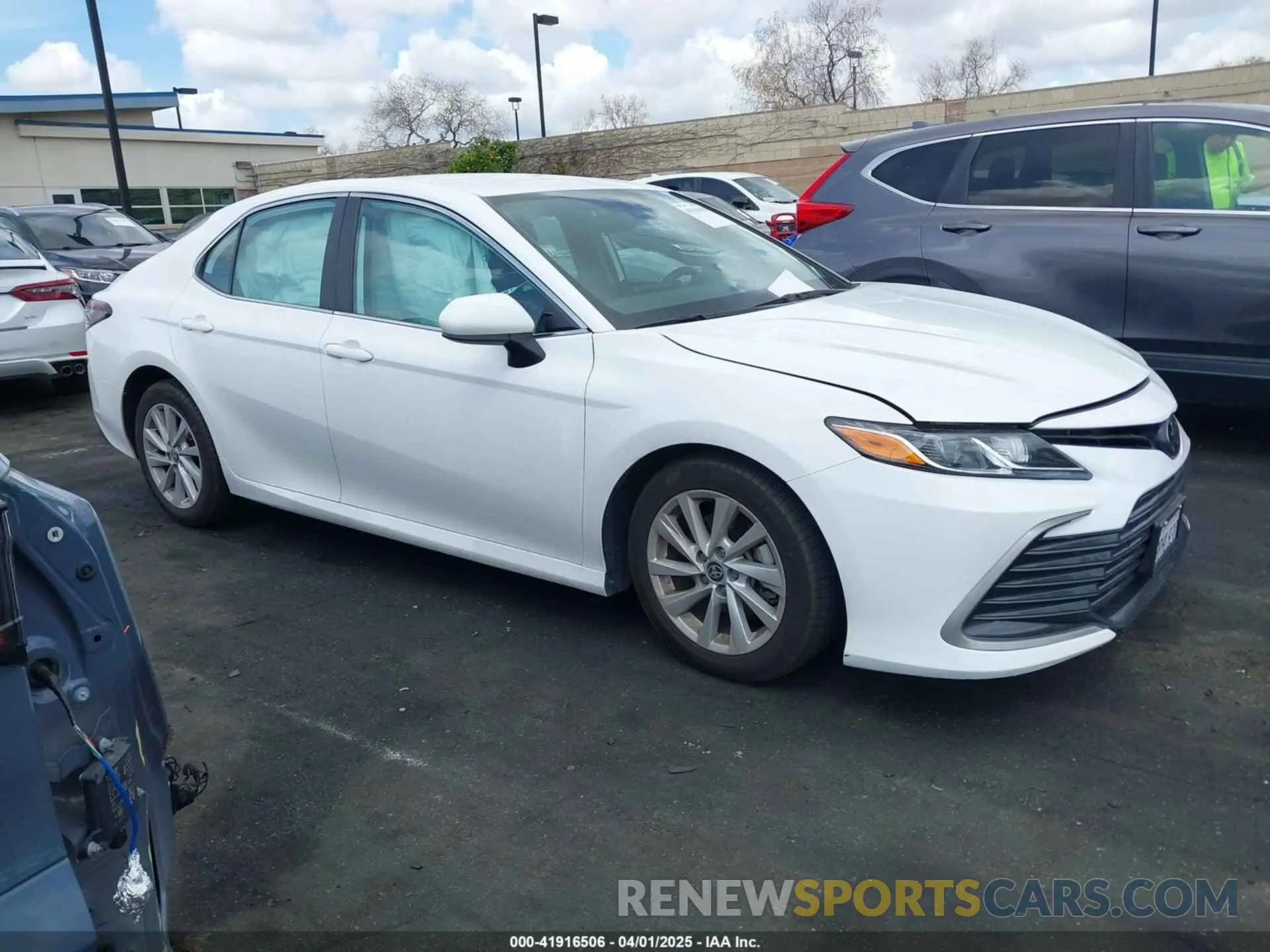 14 fotografías del automóvil dañado 4T1C11AK7PU086728 TOYOTA CAMRY 2023