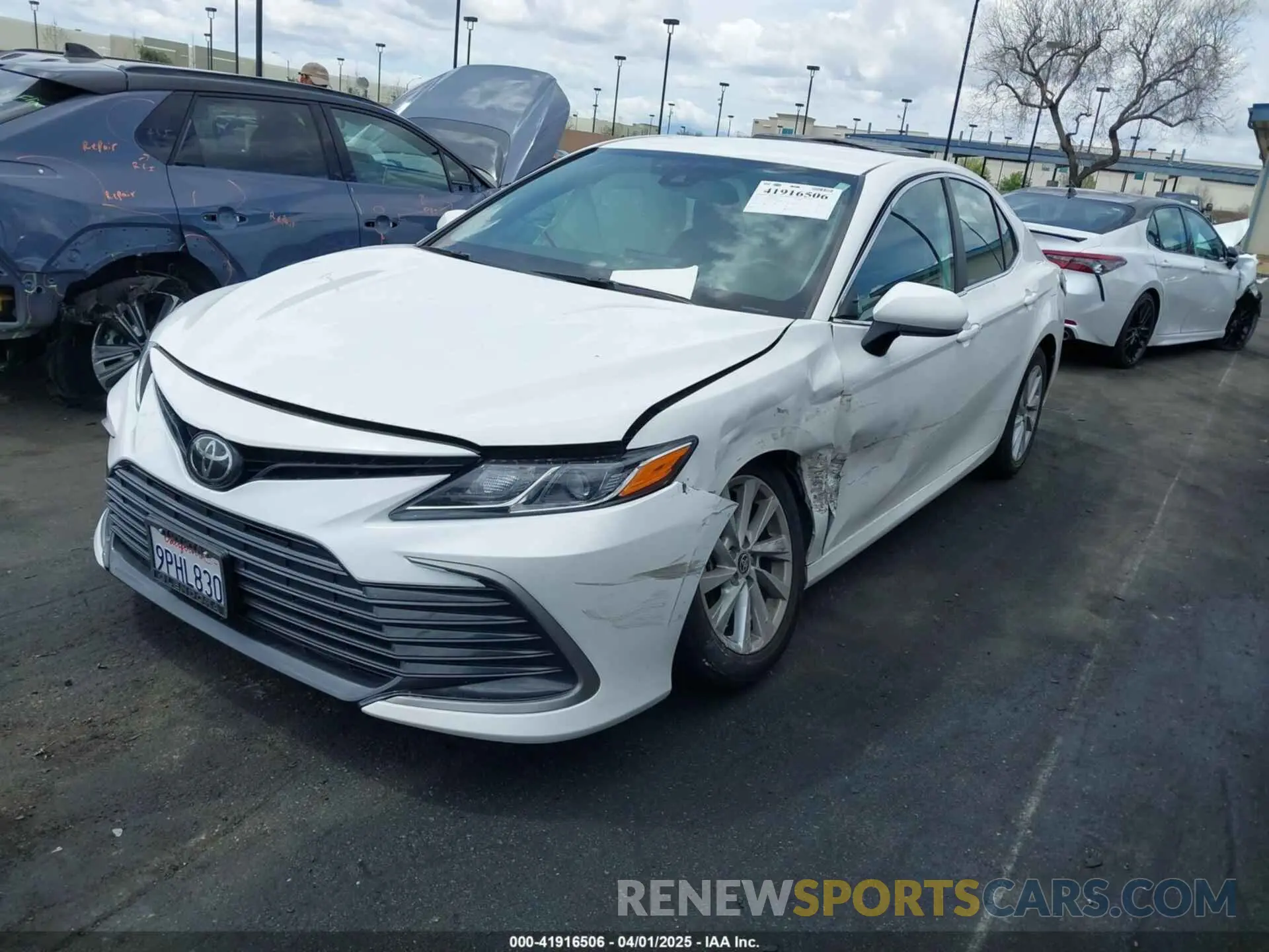 2 fotografías del automóvil dañado 4T1C11AK7PU086728 TOYOTA CAMRY 2023