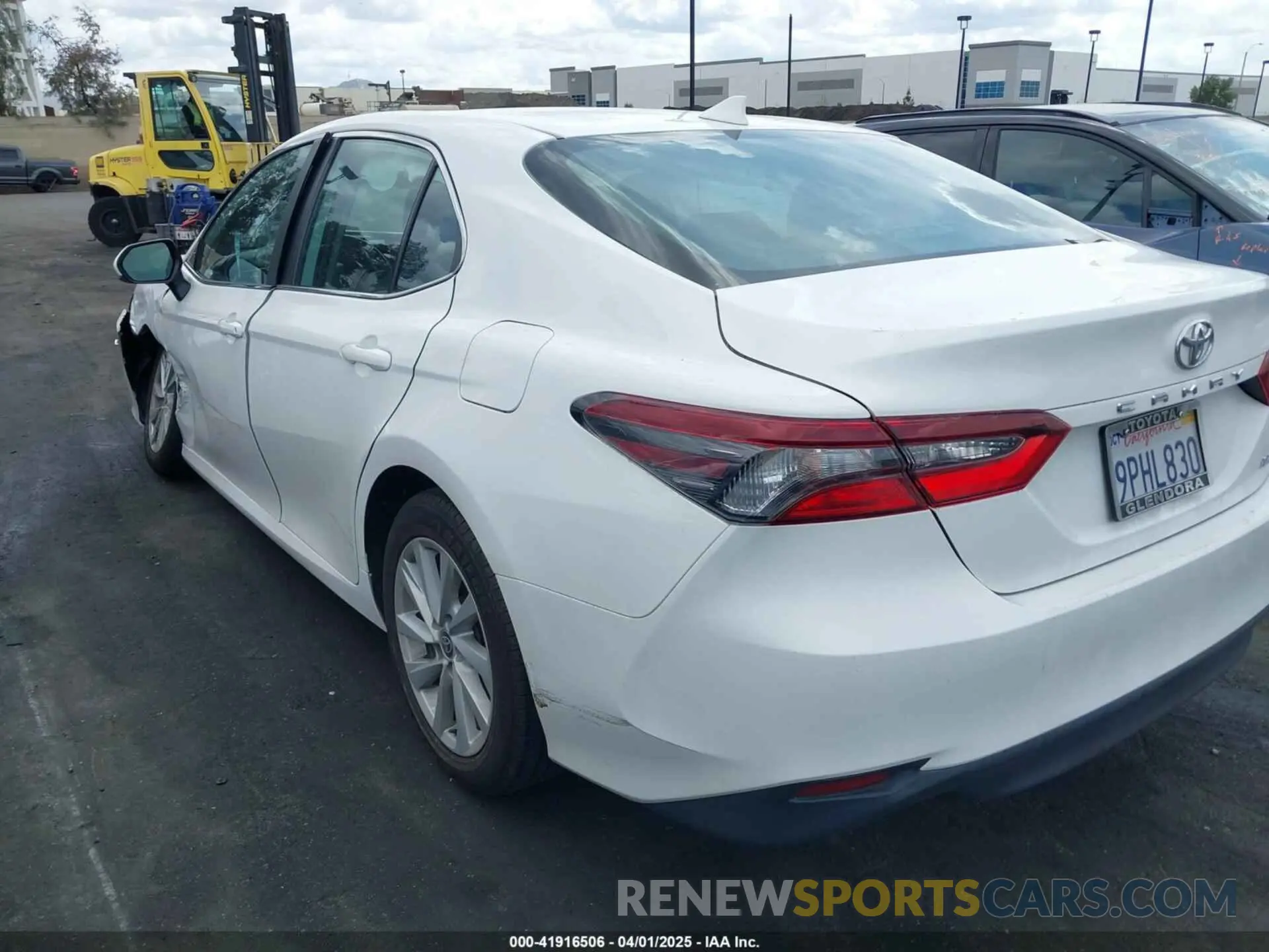 3 fotografías del automóvil dañado 4T1C11AK7PU086728 TOYOTA CAMRY 2023