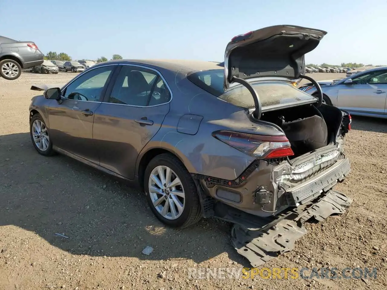 2 fotografías del automóvil dañado 4T1C11AK7PU086759 TOYOTA CAMRY 2023