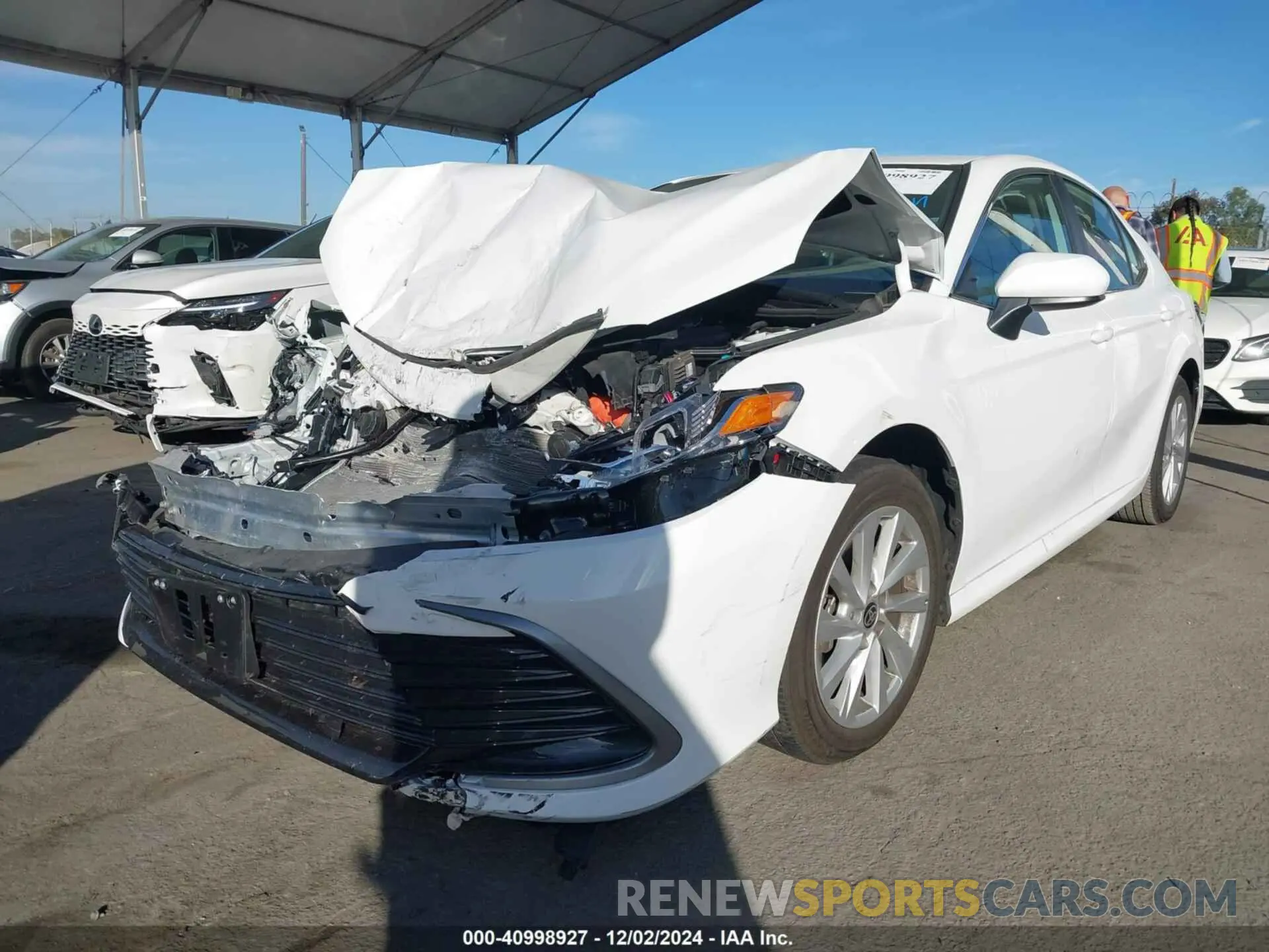 2 fotografías del automóvil dañado 4T1C11AK7PU125088 TOYOTA CAMRY 2023