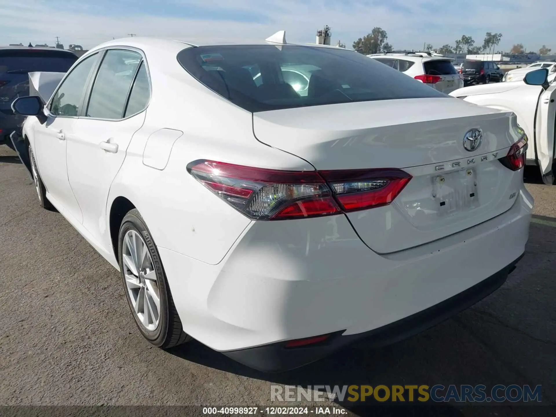 3 fotografías del automóvil dañado 4T1C11AK7PU125088 TOYOTA CAMRY 2023