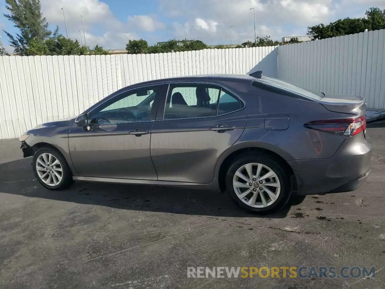 2 fotografías del automóvil dañado 4T1C11AK7PU720362 TOYOTA CAMRY 2023