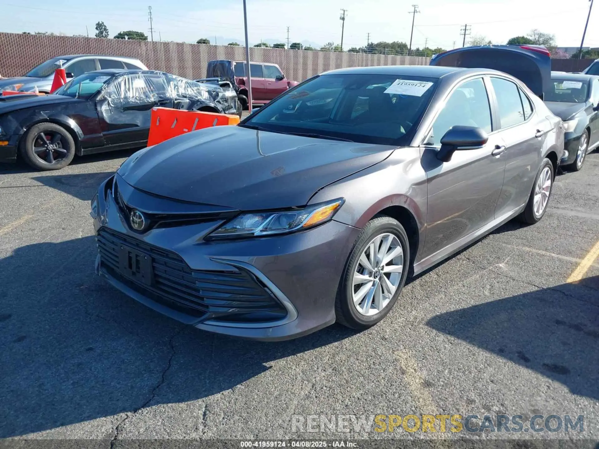 2 fotografías del automóvil dañado 4T1C11AK7PU749988 TOYOTA CAMRY 2023