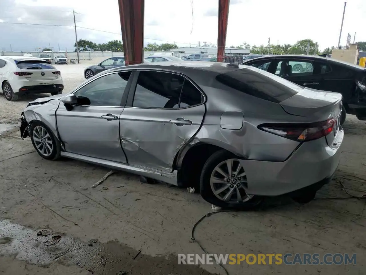 2 fotografías del automóvil dañado 4T1C11AK7PU762210 TOYOTA CAMRY 2023