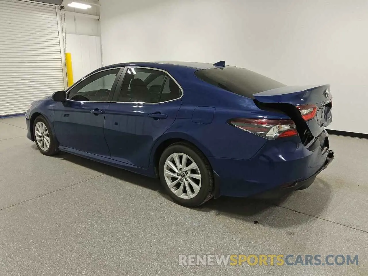 2 fotografías del automóvil dañado 4T1C11AK8PU079139 TOYOTA CAMRY 2023