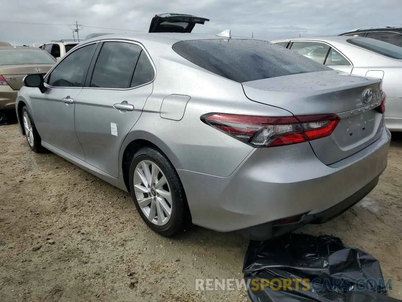 2 fotografías del automóvil dañado 4T1C11AK8PU092411 TOYOTA CAMRY 2023