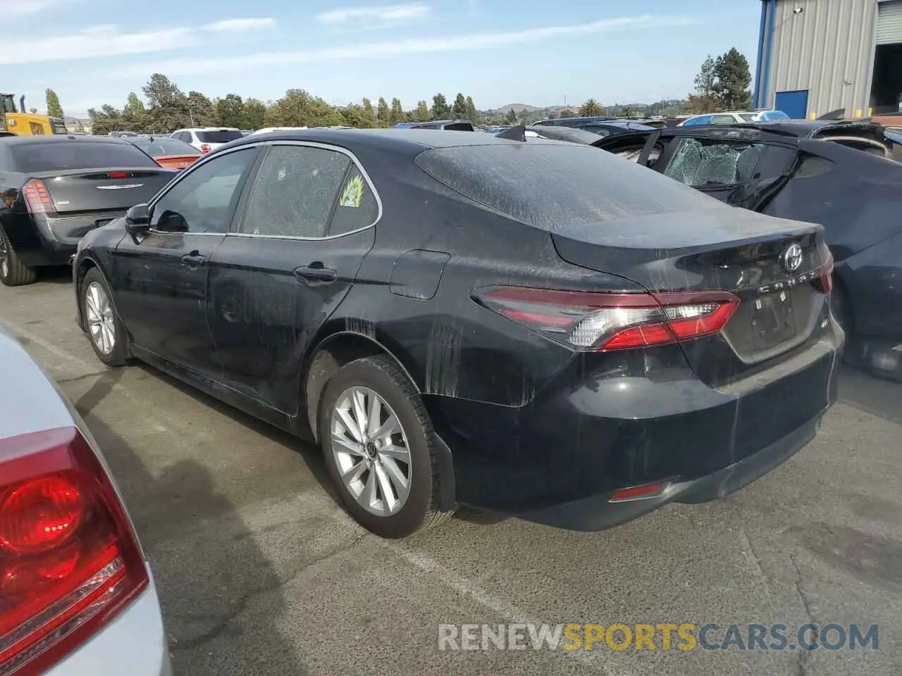 2 fotografías del automóvil dañado 4T1C11AK8PU134382 TOYOTA CAMRY 2023