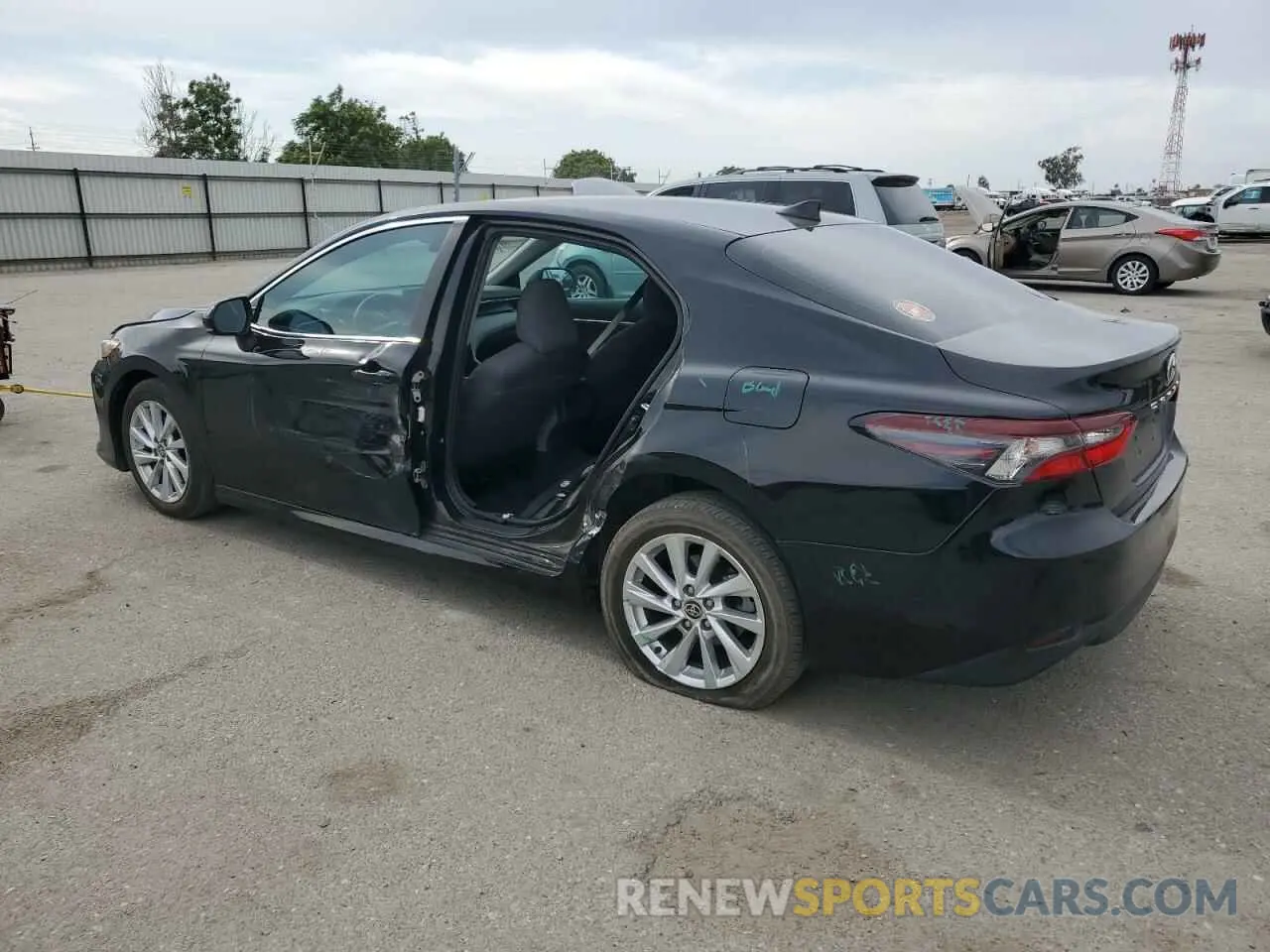 2 fotografías del automóvil dañado 4T1C11AK8PU179497 TOYOTA CAMRY 2023