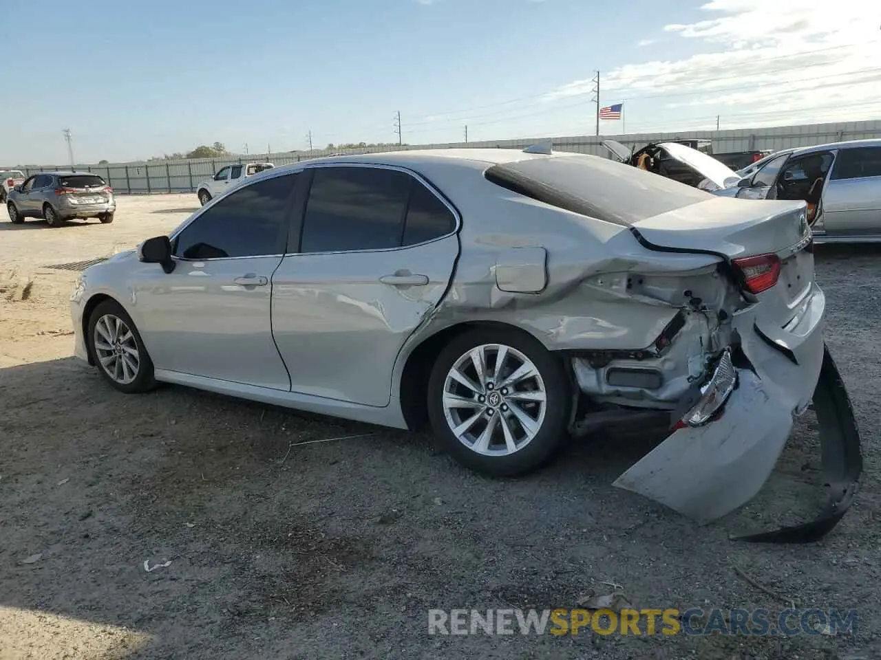 2 fotografías del automóvil dañado 4T1C11AK9PU090067 TOYOTA CAMRY 2023
