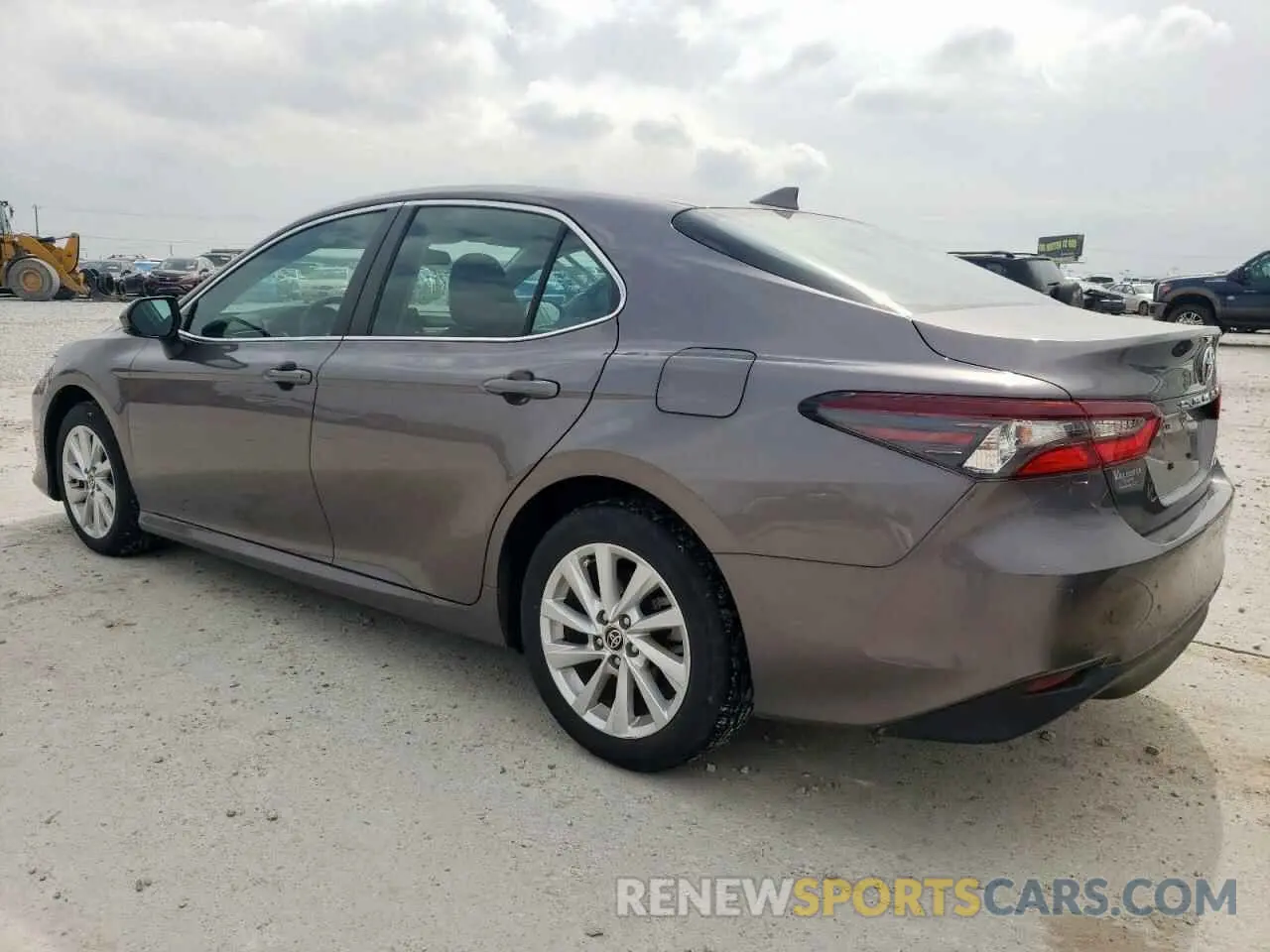 2 fotografías del automóvil dañado 4T1C11AK9PU184370 TOYOTA CAMRY 2023