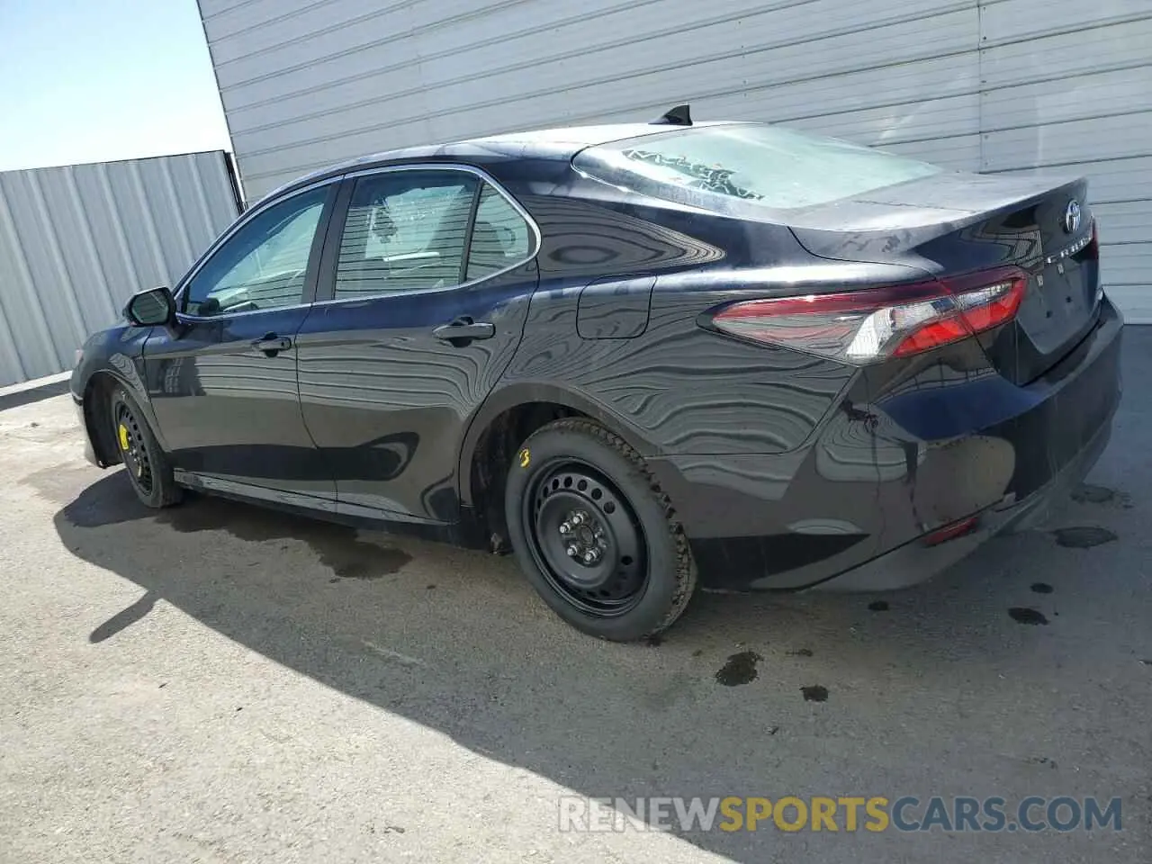 2 fotografías del automóvil dañado 4T1C11AKXPU084987 TOYOTA CAMRY 2023