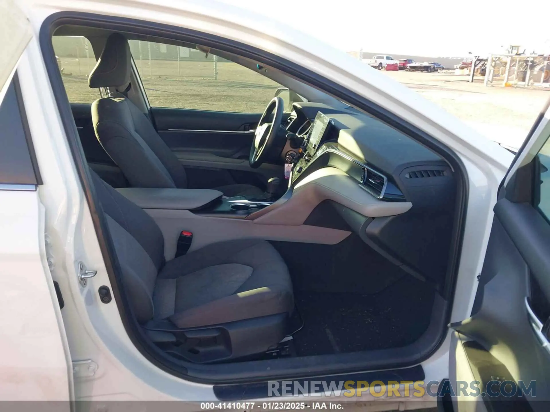 5 fotografías del automóvil dañado 4T1C11AKXPU105286 TOYOTA CAMRY 2023