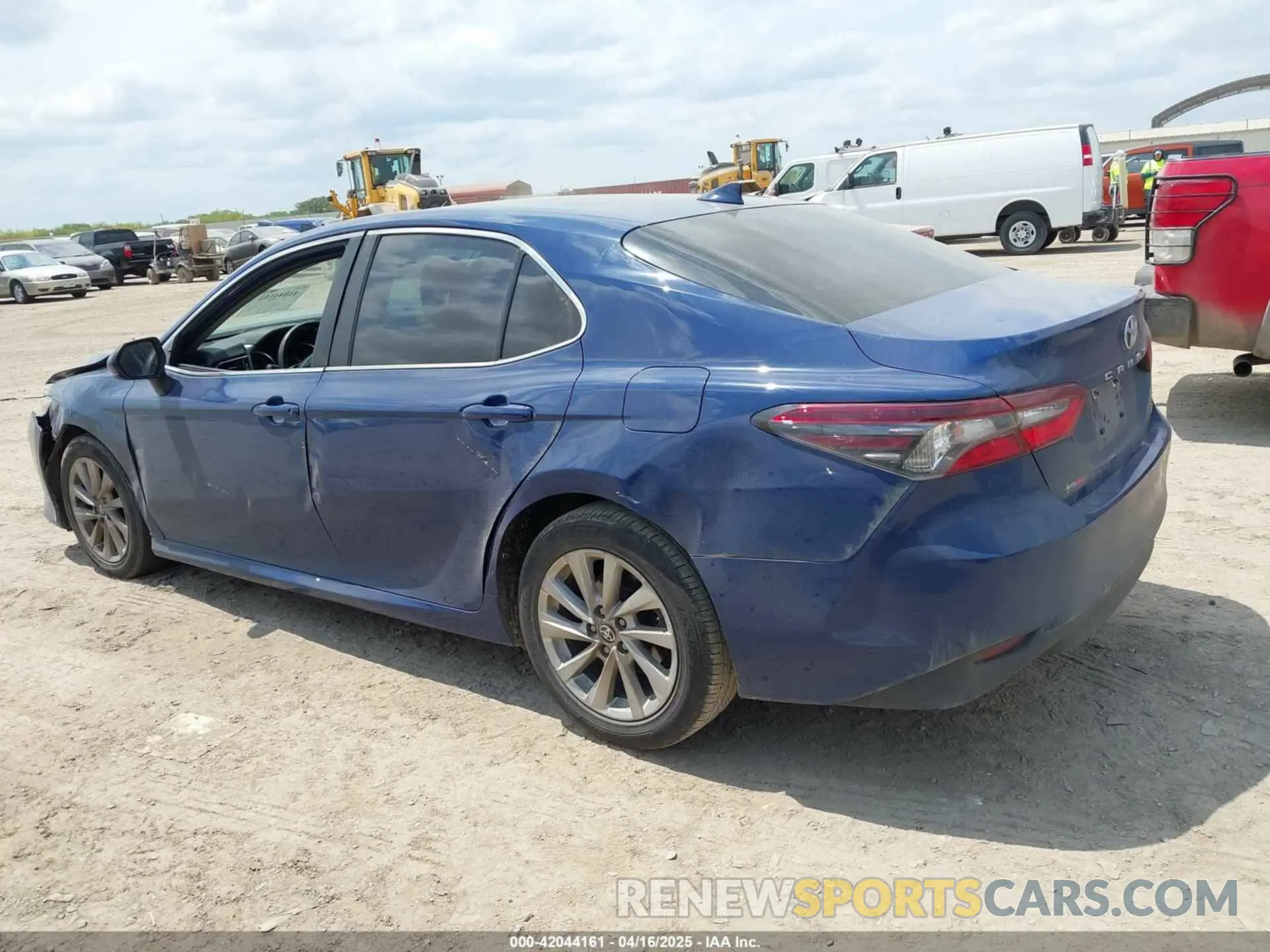 3 fotografías del automóvil dañado 4T1C11AKXPU111900 TOYOTA CAMRY 2023