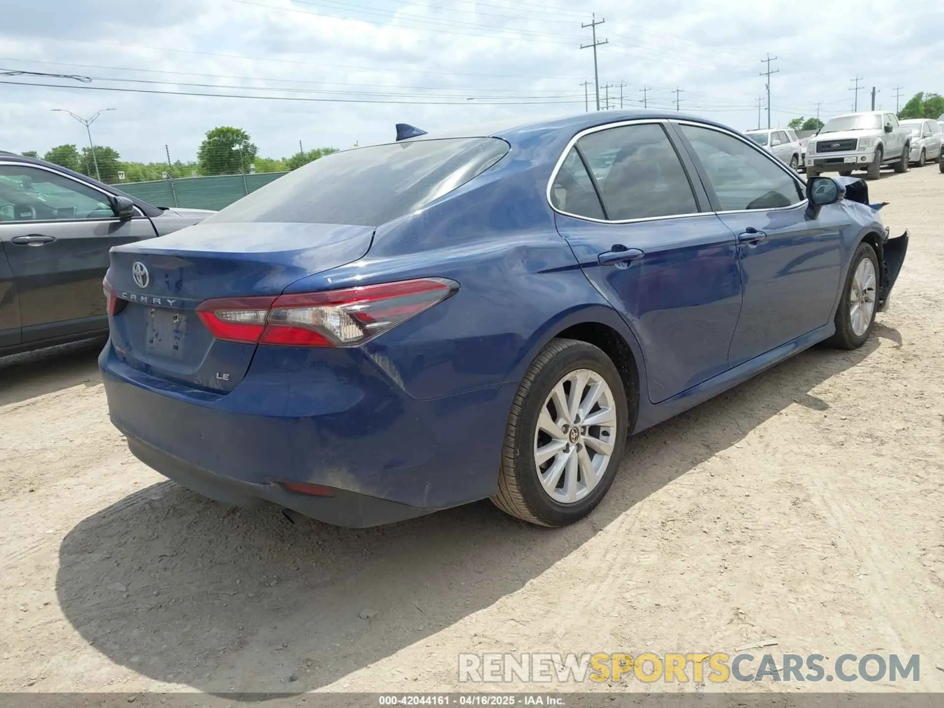 4 fotografías del automóvil dañado 4T1C11AKXPU111900 TOYOTA CAMRY 2023