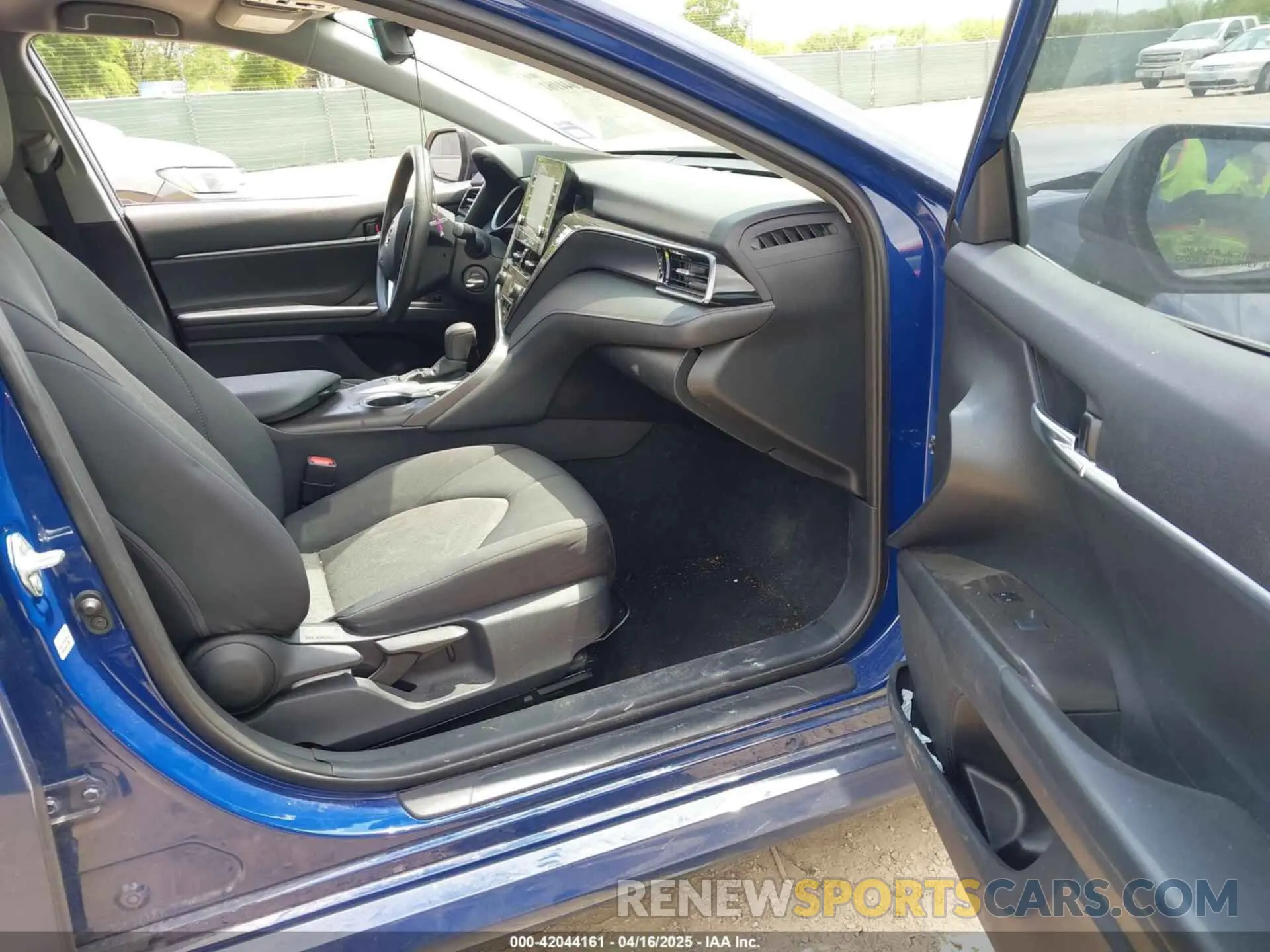 5 fotografías del automóvil dañado 4T1C11AKXPU111900 TOYOTA CAMRY 2023