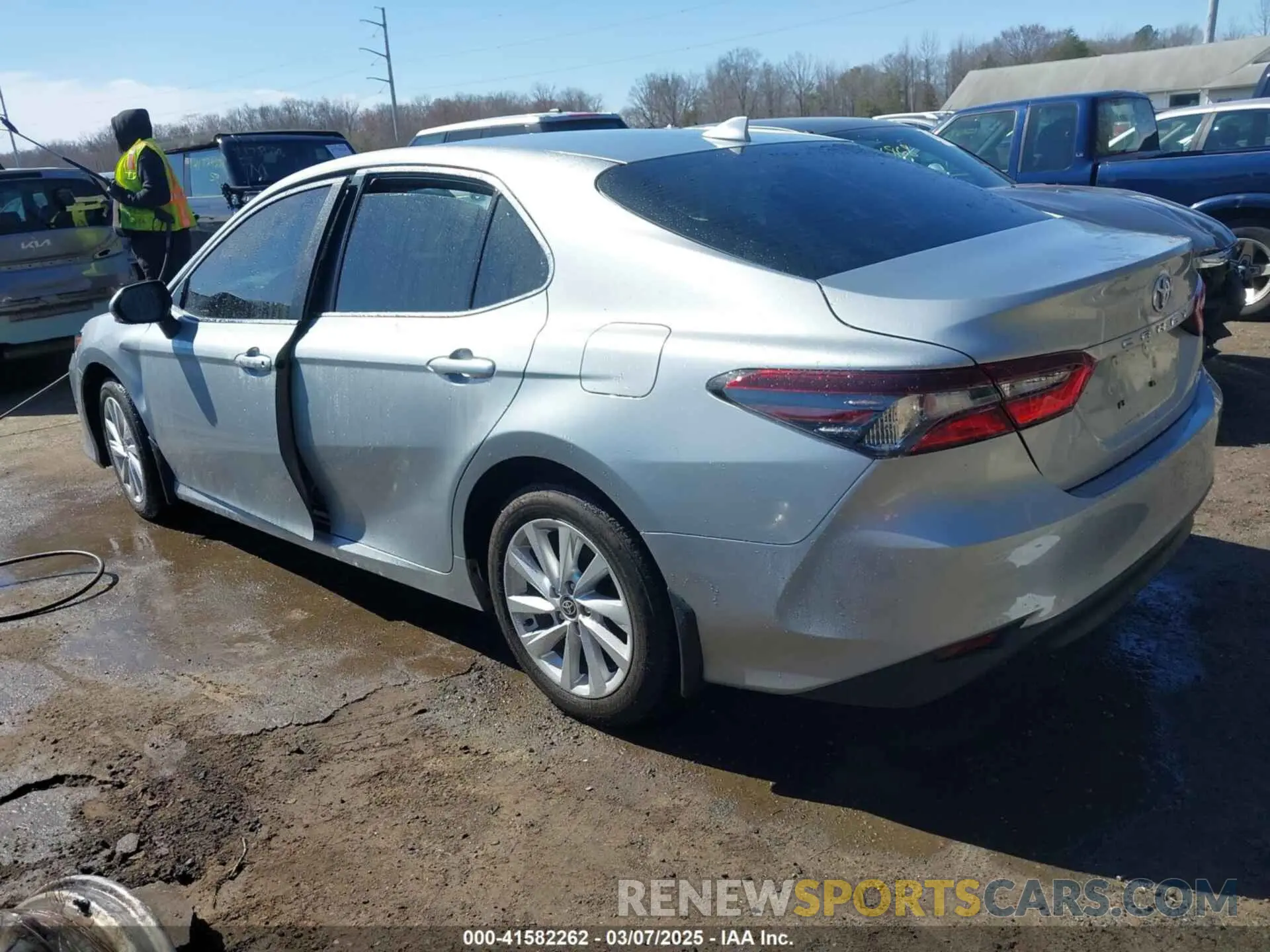 3 fotografías del automóvil dañado 4T1C11AKXPU144122 TOYOTA CAMRY 2023