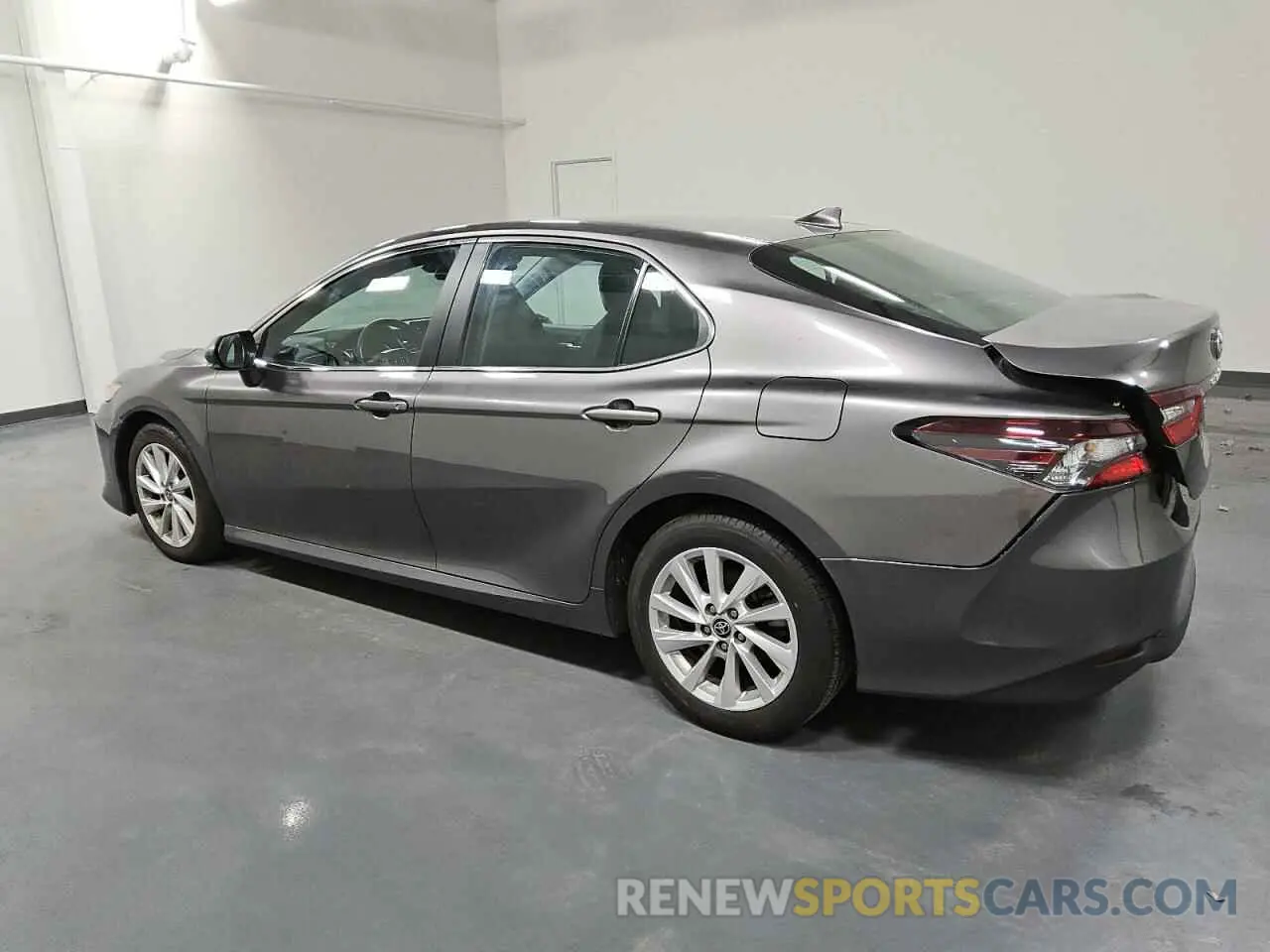 2 fotografías del automóvil dañado 4T1C11AKXPU152995 TOYOTA CAMRY 2023