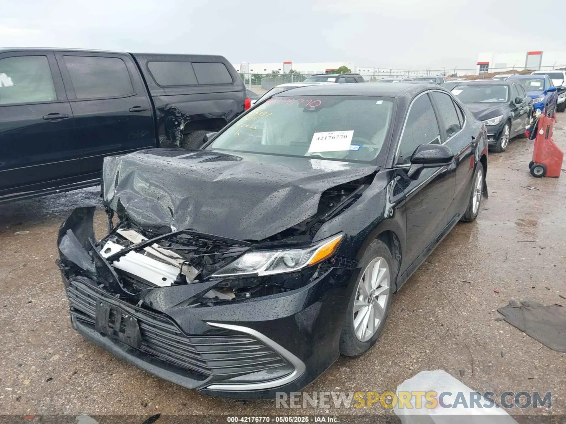2 fotografías del automóvil dañado 4T1C11AKXPU766851 TOYOTA CAMRY 2023