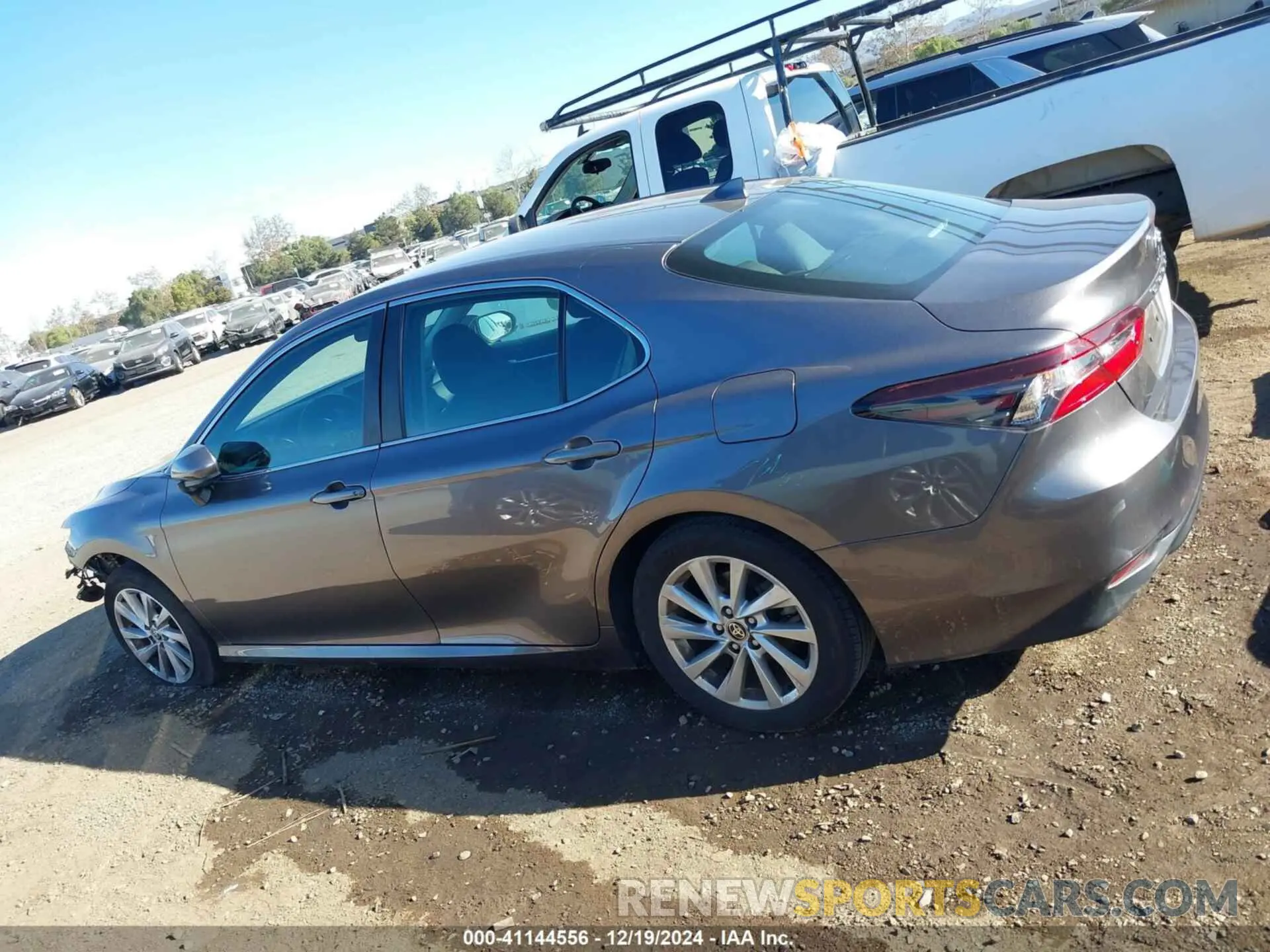 15 fotografías del automóvil dañado 4T1C11AKXPU770673 TOYOTA CAMRY 2023