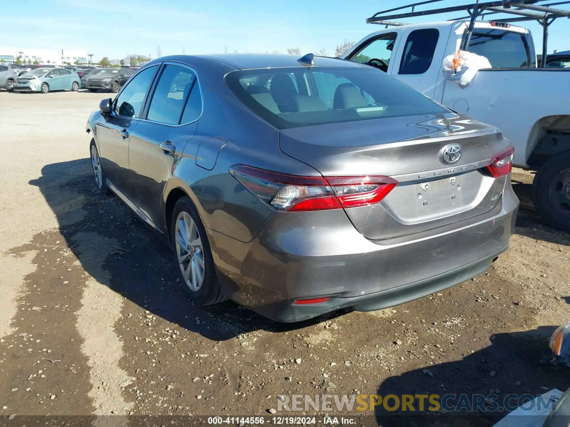 3 fotografías del automóvil dañado 4T1C11AKXPU770673 TOYOTA CAMRY 2023