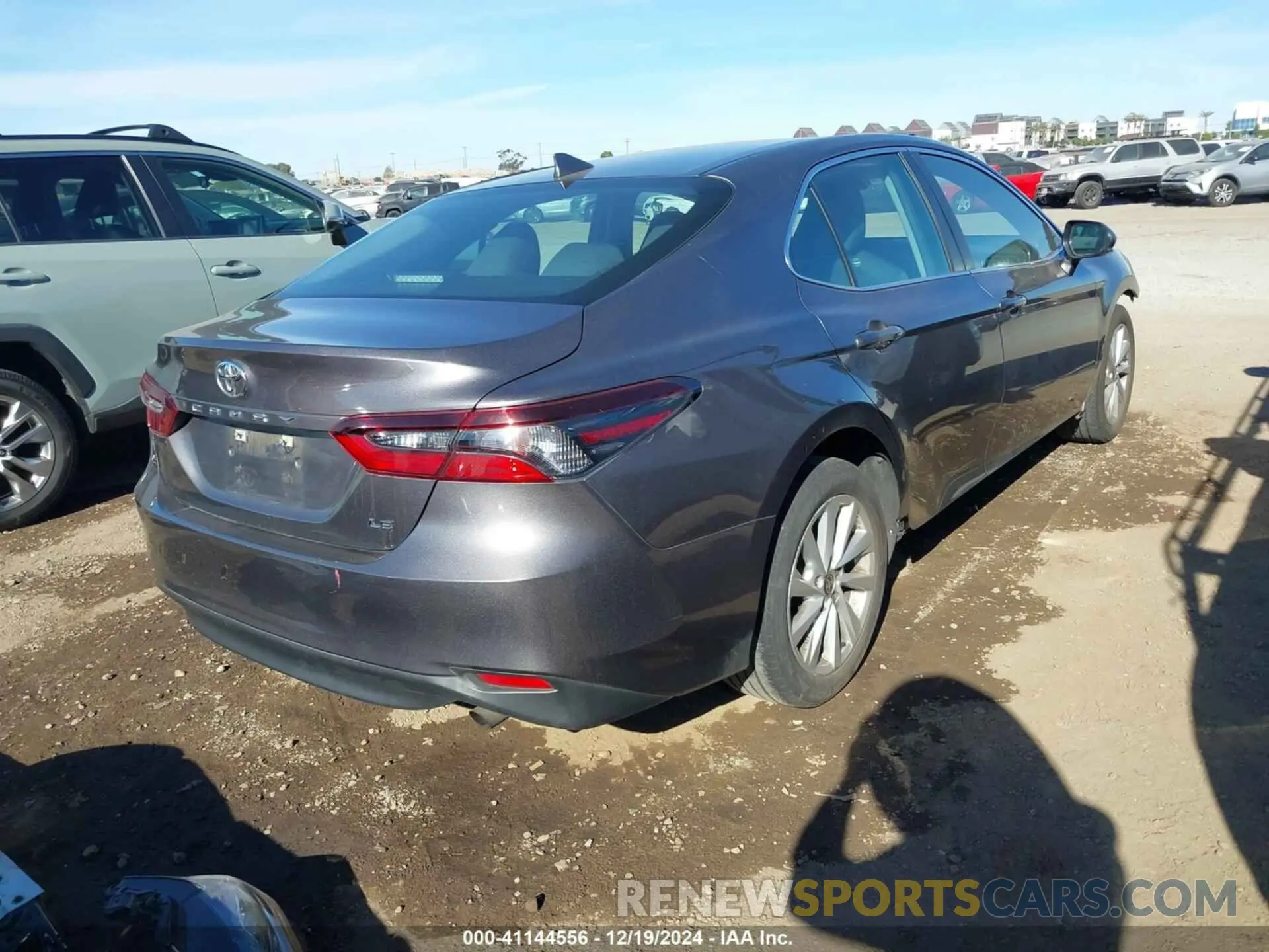 4 fotografías del automóvil dañado 4T1C11AKXPU770673 TOYOTA CAMRY 2023