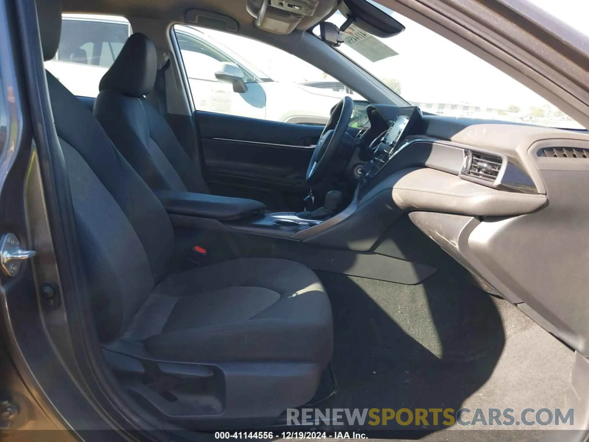 5 fotografías del automóvil dañado 4T1C11AKXPU770673 TOYOTA CAMRY 2023