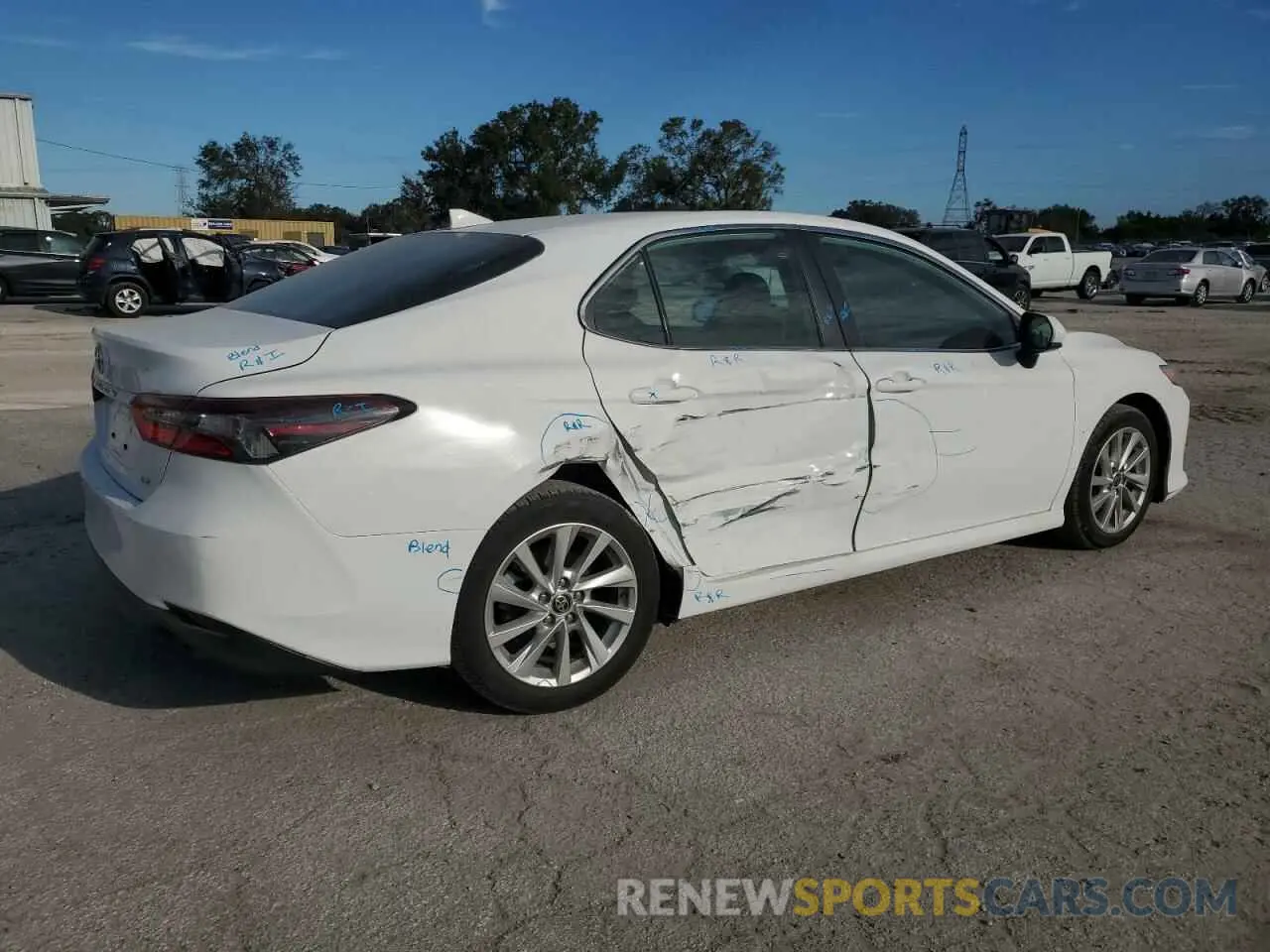 3 fotografías del automóvil dañado 4T1C11AKXPU776926 TOYOTA CAMRY 2023