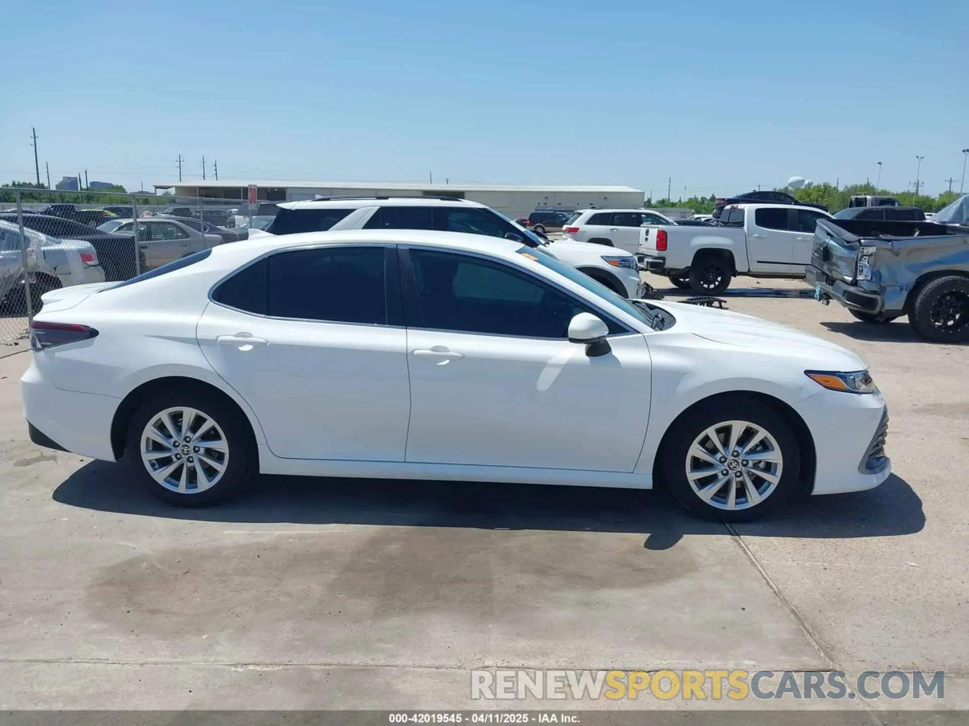 13 fotografías del automóvil dañado 4T1C11AKXPU804367 TOYOTA CAMRY 2023