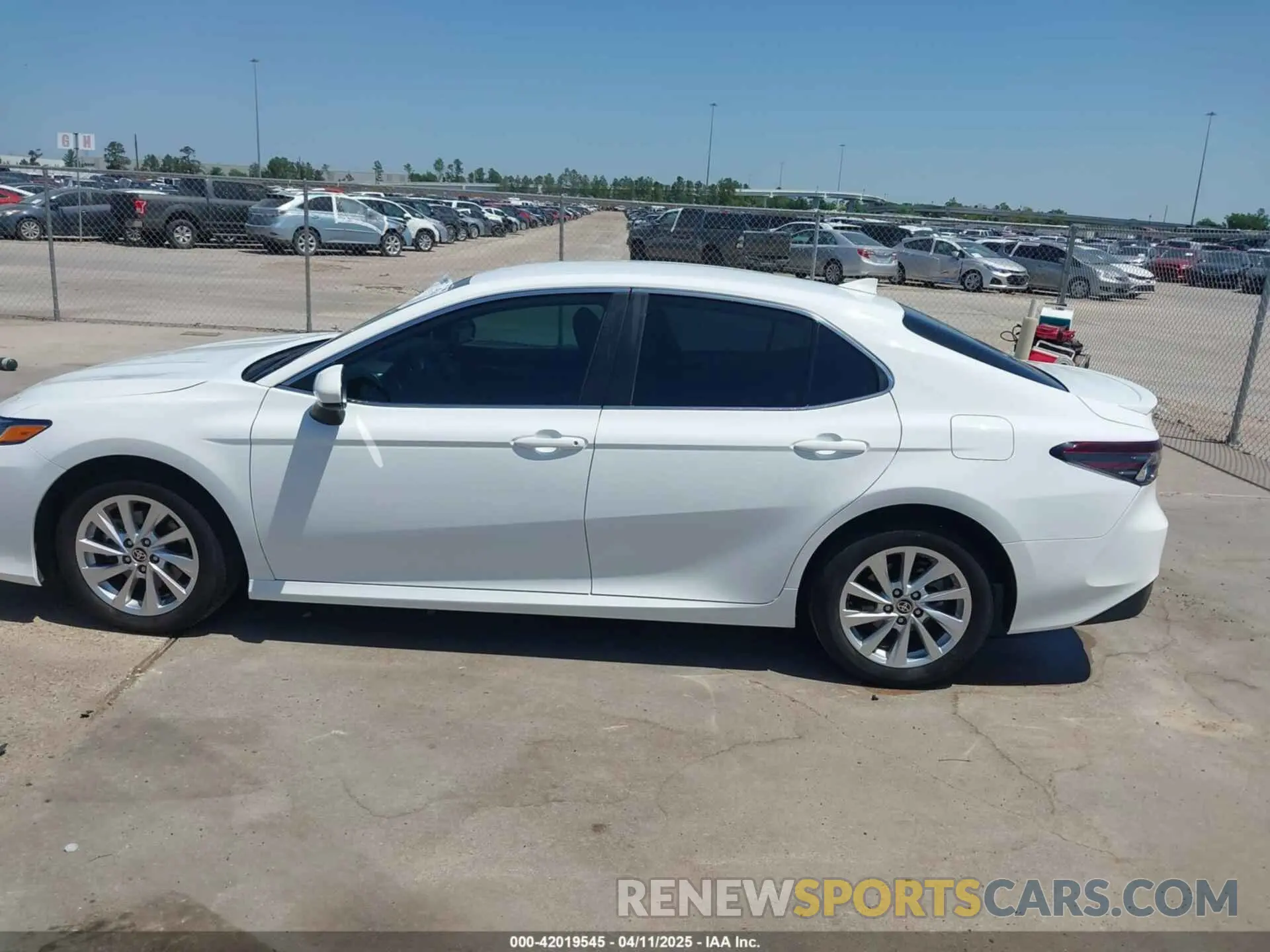 14 fotografías del automóvil dañado 4T1C11AKXPU804367 TOYOTA CAMRY 2023