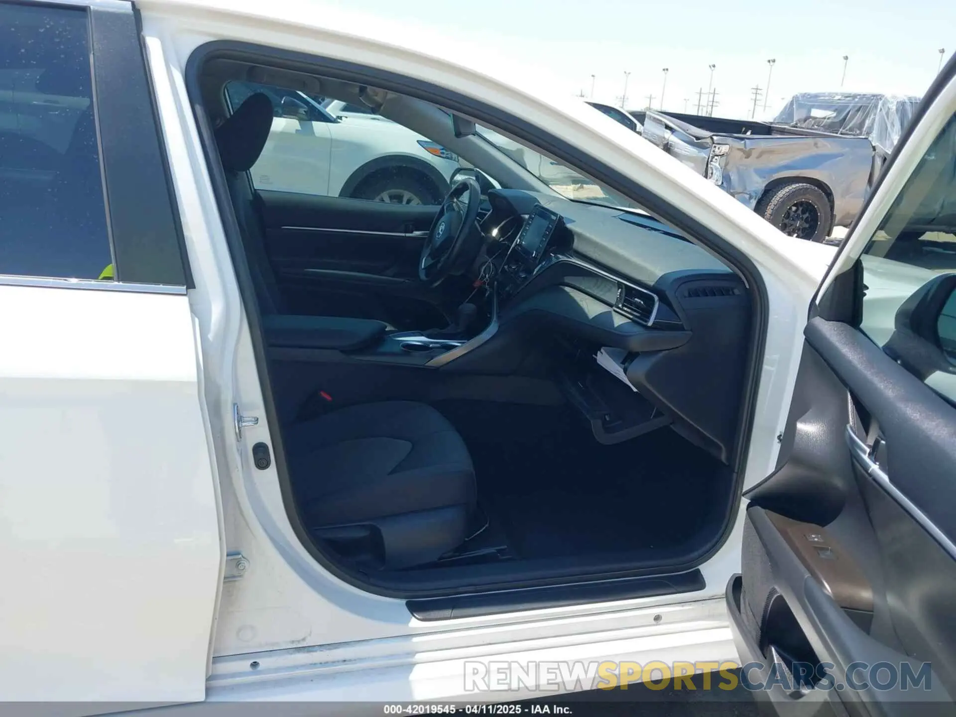 5 fotografías del automóvil dañado 4T1C11AKXPU804367 TOYOTA CAMRY 2023