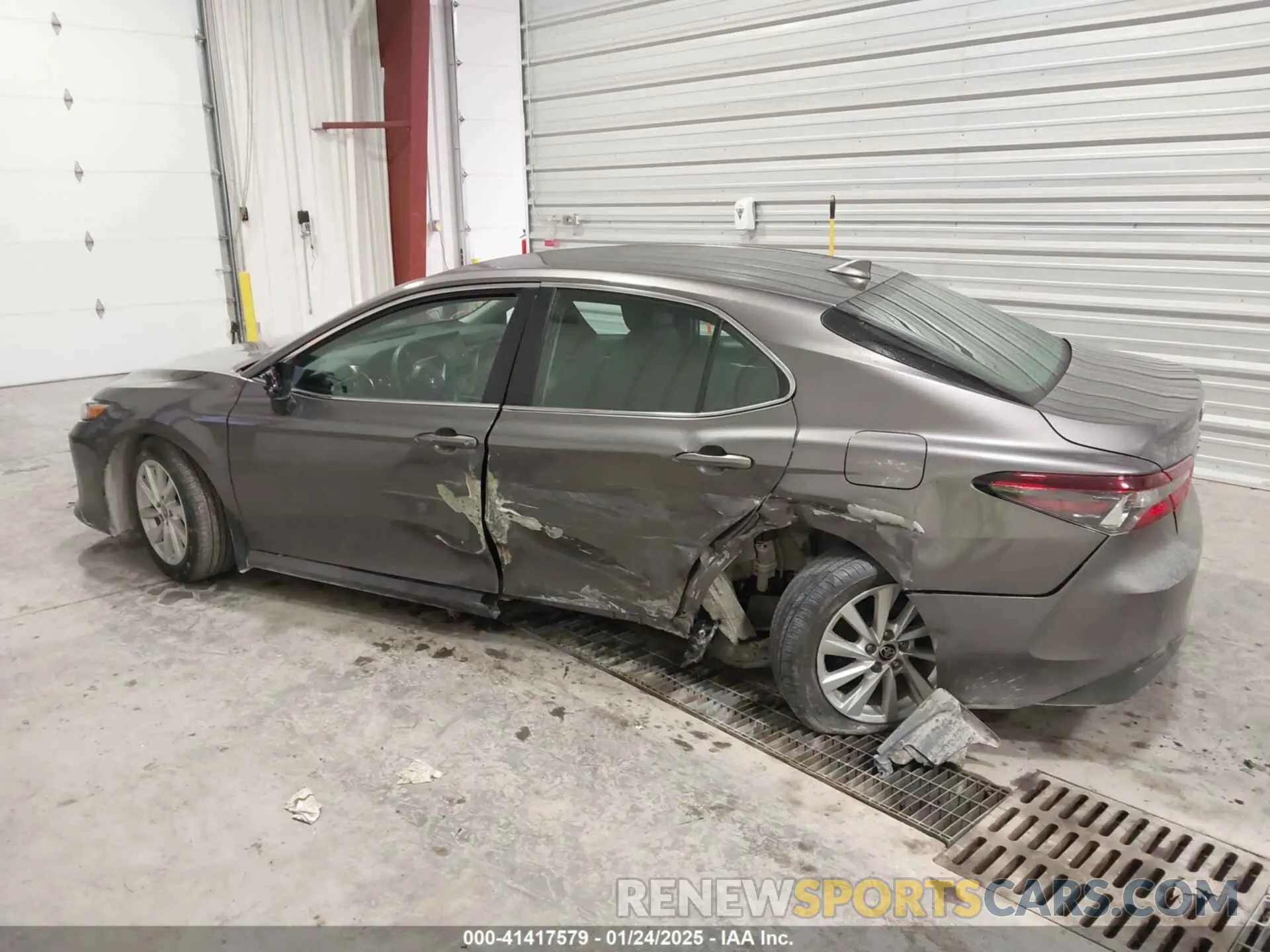 14 fotografías del automóvil dañado 4T1C11AKXPU816700 TOYOTA CAMRY 2023