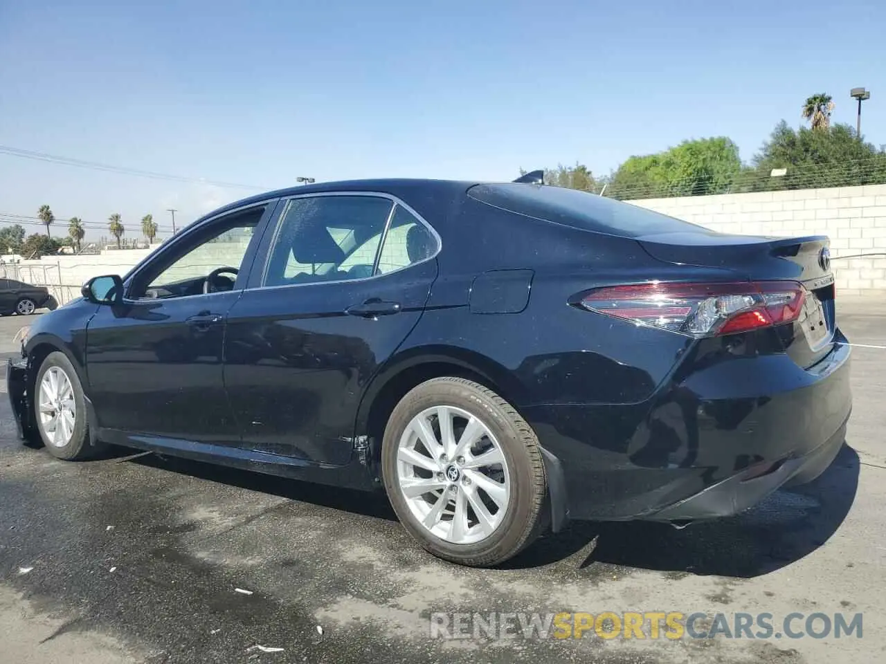 2 fotografías del automóvil dañado 4T1C11AKXPU827096 TOYOTA CAMRY 2023