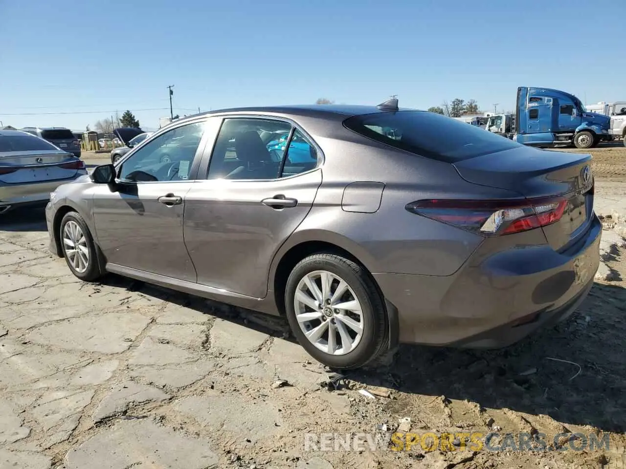 2 fotografías del automóvil dañado 4T1C11BK0PU096564 TOYOTA CAMRY 2023