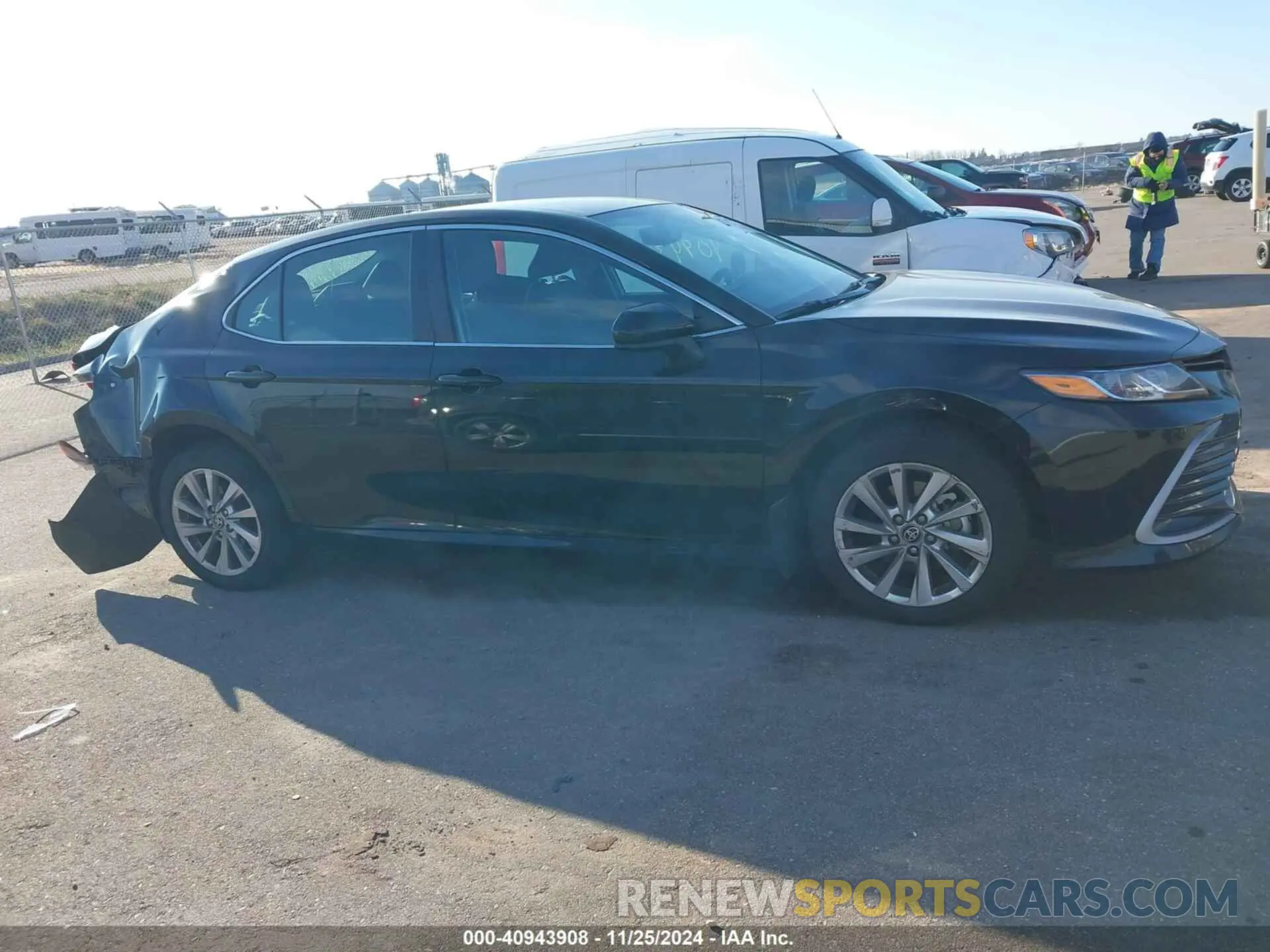 14 fotografías del automóvil dañado 4T1C11BK3PU091620 TOYOTA CAMRY 2023