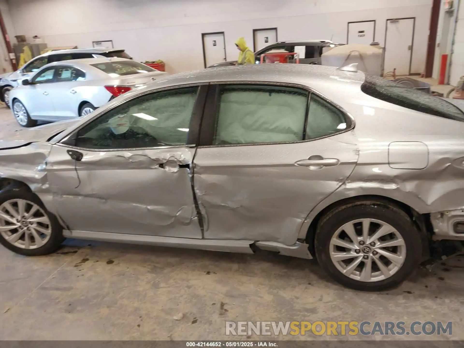 14 fotografías del automóvil dañado 4T1C11BK6PU092261 TOYOTA CAMRY 2023