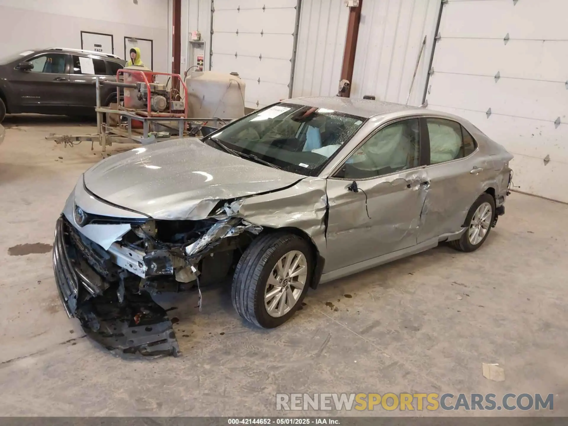 2 fotografías del automóvil dañado 4T1C11BK6PU092261 TOYOTA CAMRY 2023
