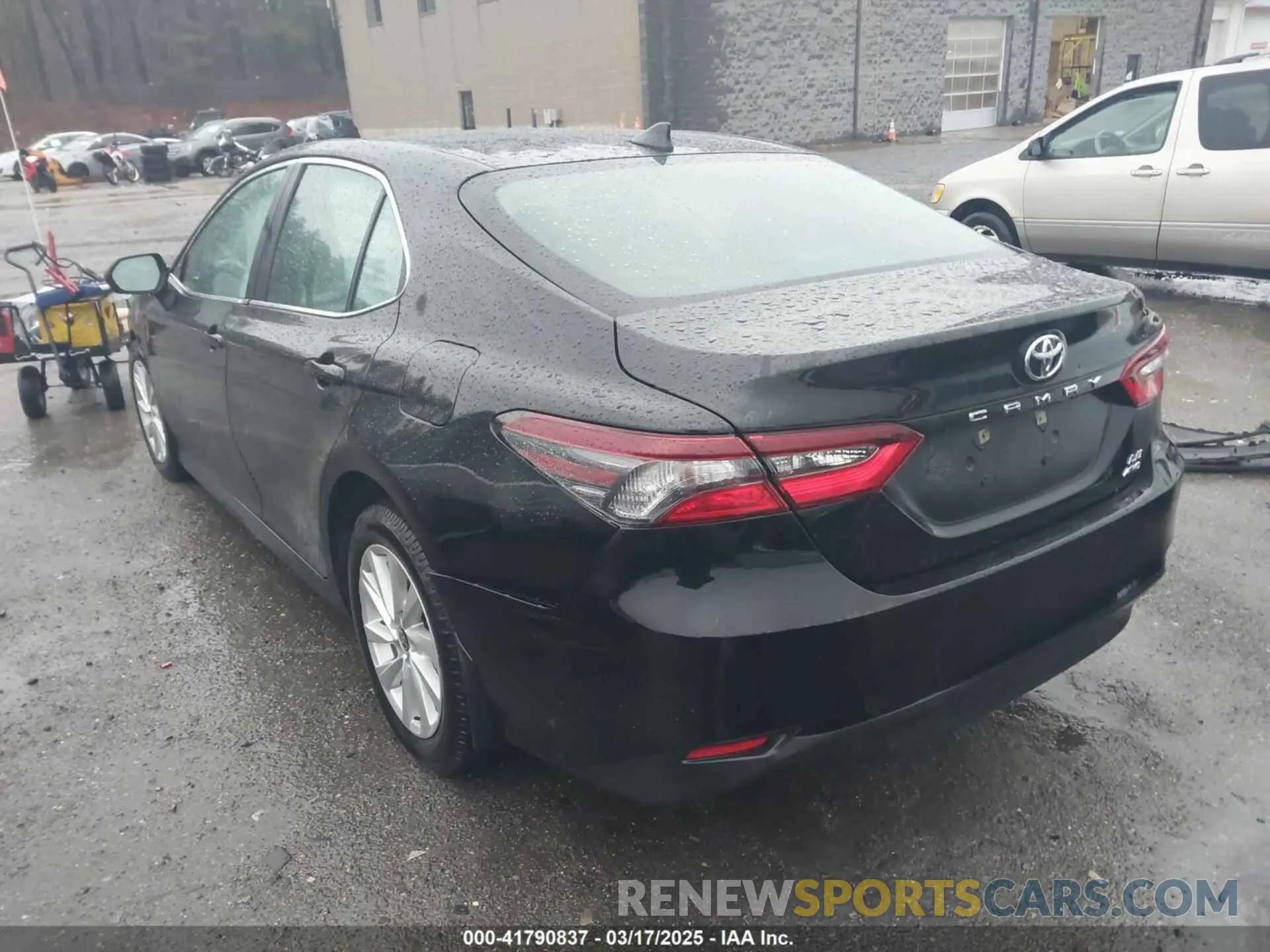 3 fotografías del automóvil dañado 4T1C11BK6PU106532 TOYOTA CAMRY 2023
