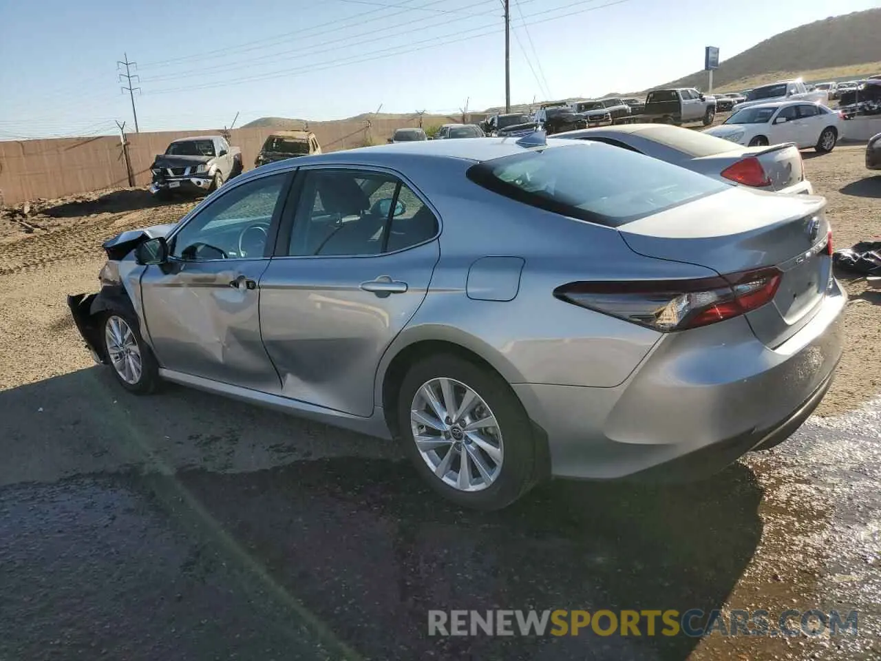 2 fotografías del automóvil dañado 4T1C11BK9PU101552 TOYOTA CAMRY 2023