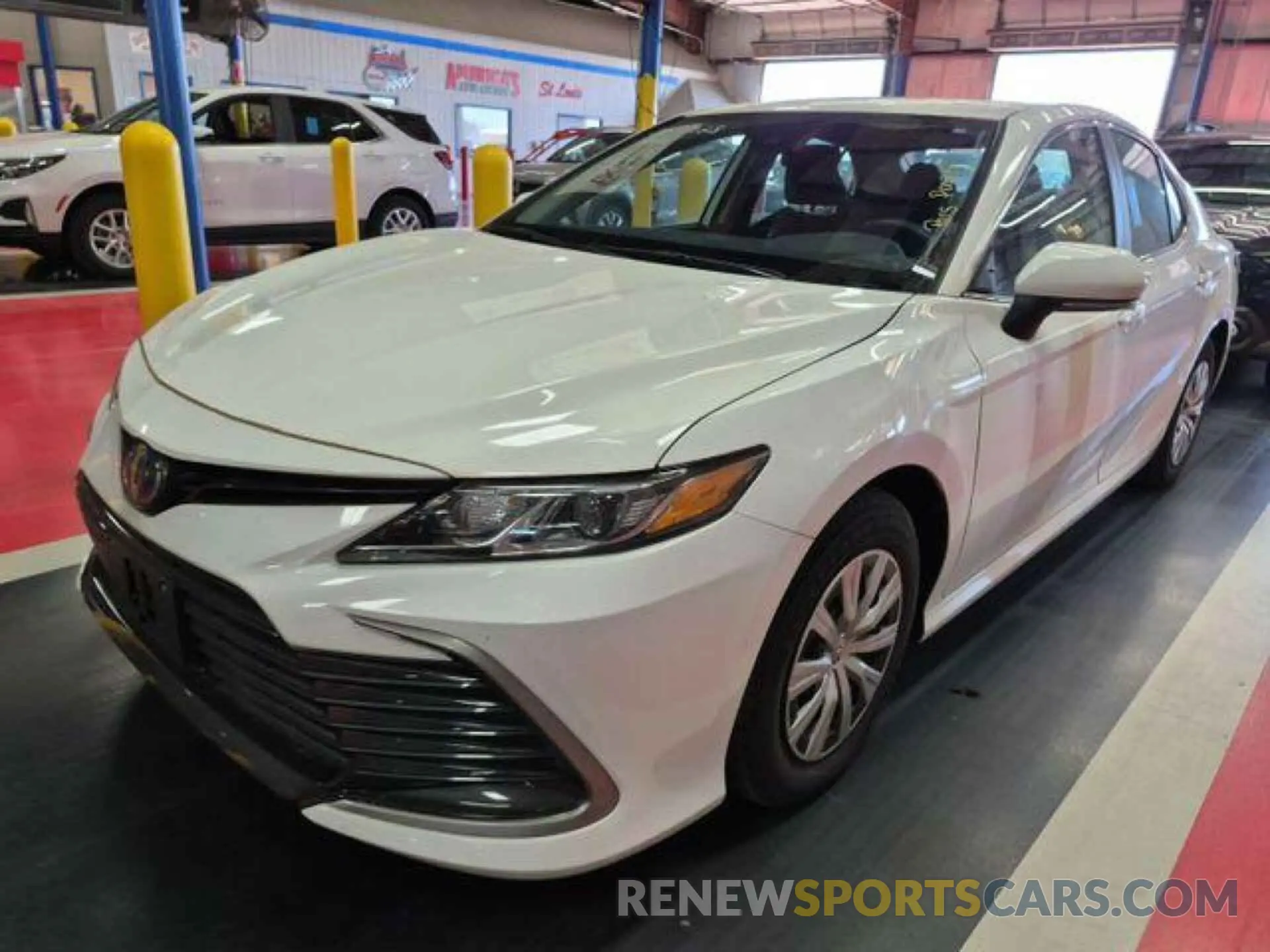2 fotografías del automóvil dañado 4T1C31AK1PU611339 TOYOTA CAMRY 2023