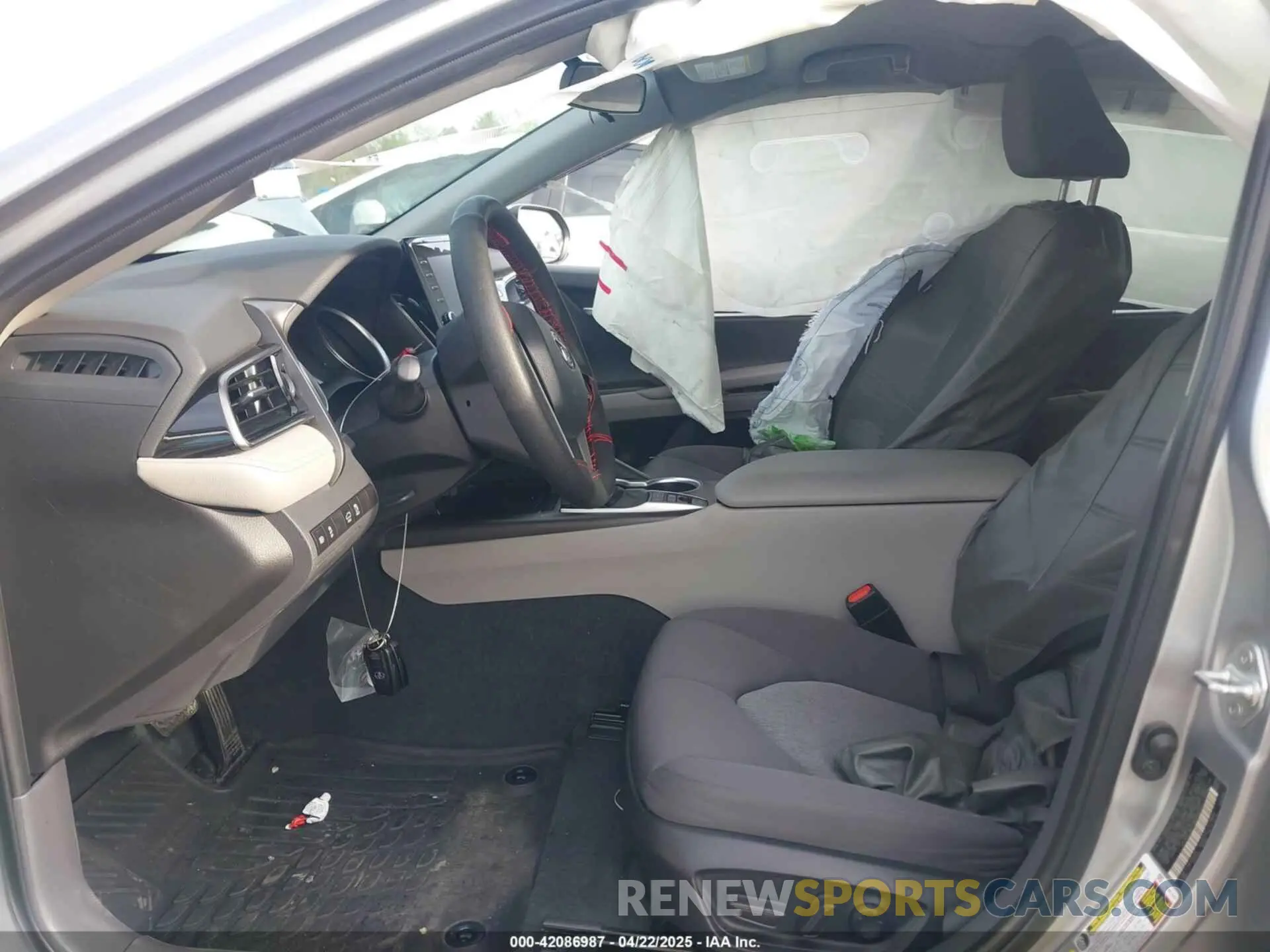 5 fotografías del automóvil dañado 4T1C31AK7PU600815 TOYOTA CAMRY 2023