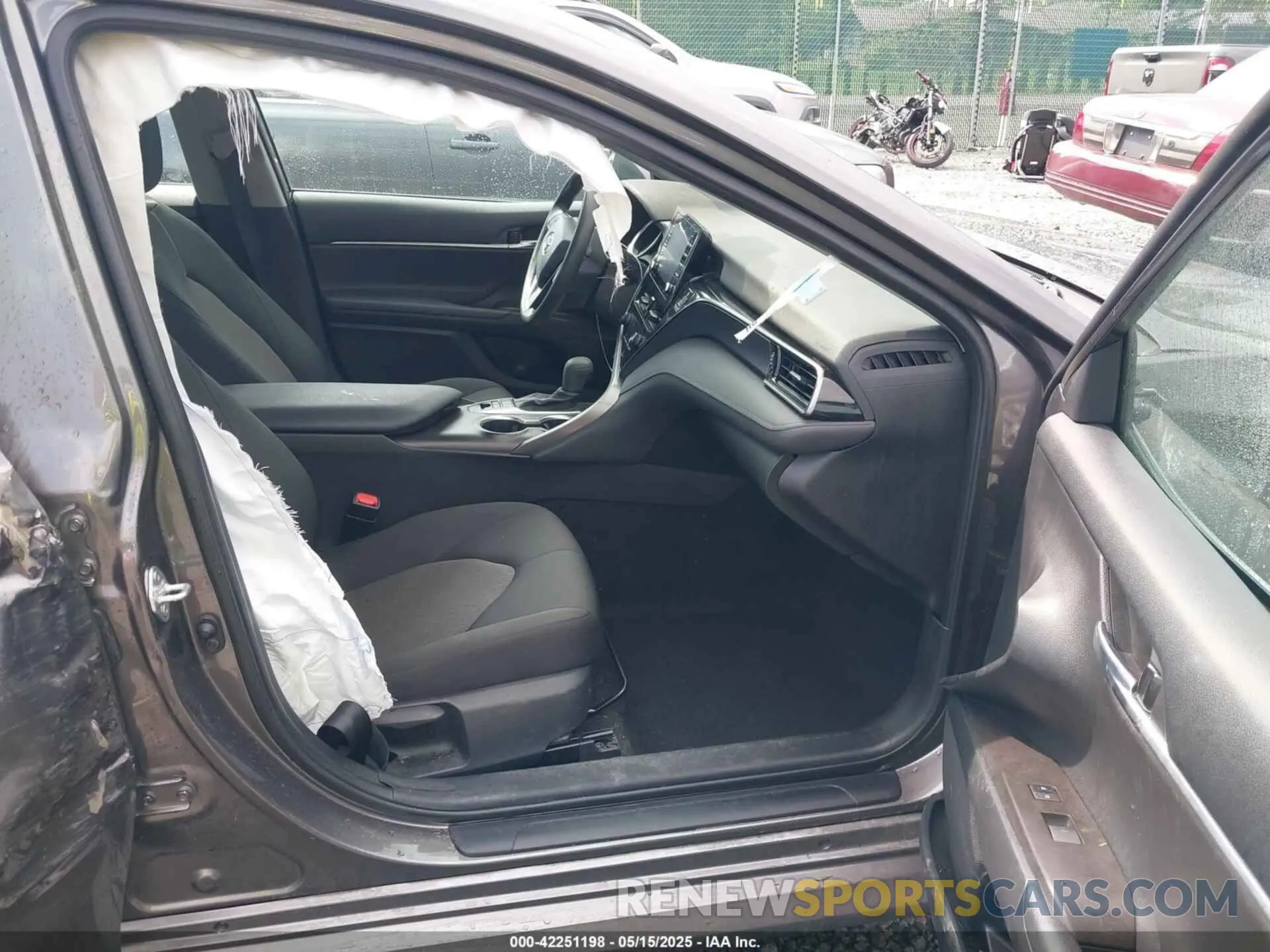 5 fotografías del automóvil dañado 4T1C31AK7PU602628 TOYOTA CAMRY 2023
