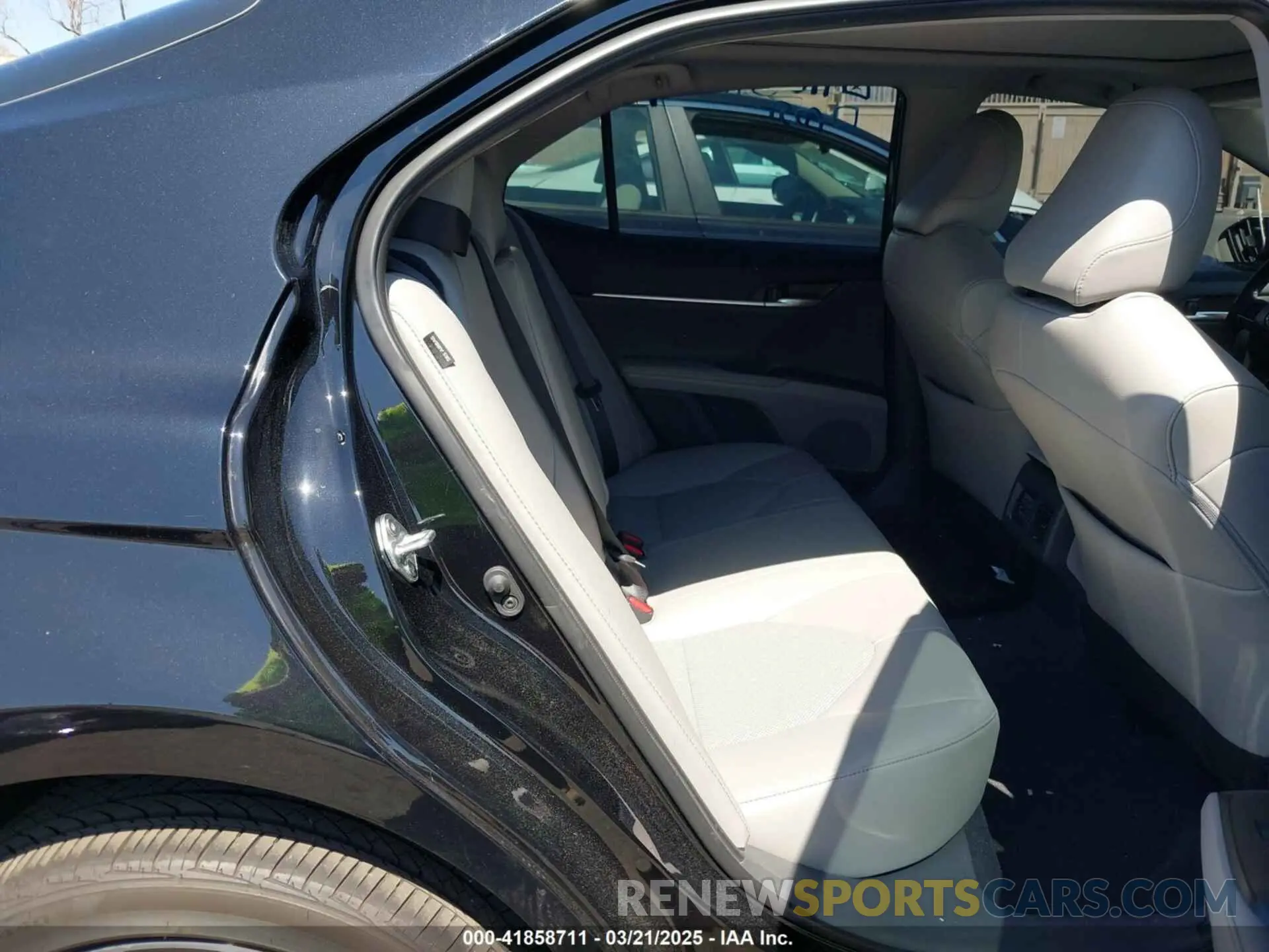 8 fotografías del automóvil dañado 4T1F11AK1PU181802 TOYOTA CAMRY 2023