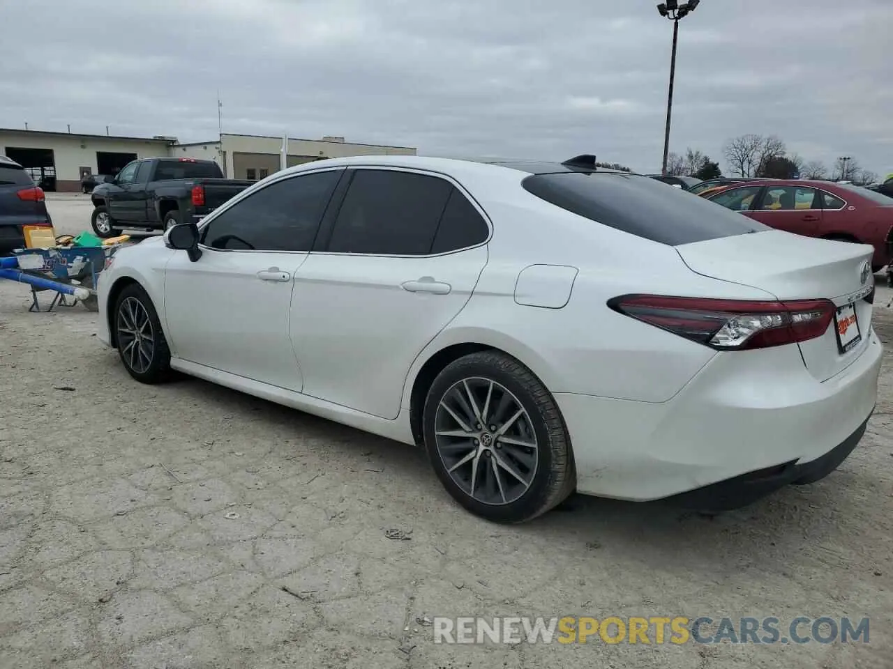 2 fotografías del automóvil dañado 4T1F11AK2PU727541 TOYOTA CAMRY 2023