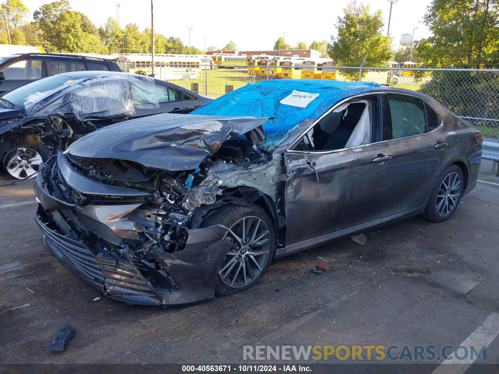 2 fotografías del automóvil dañado 4T1F11AK2PU731332 TOYOTA CAMRY 2023